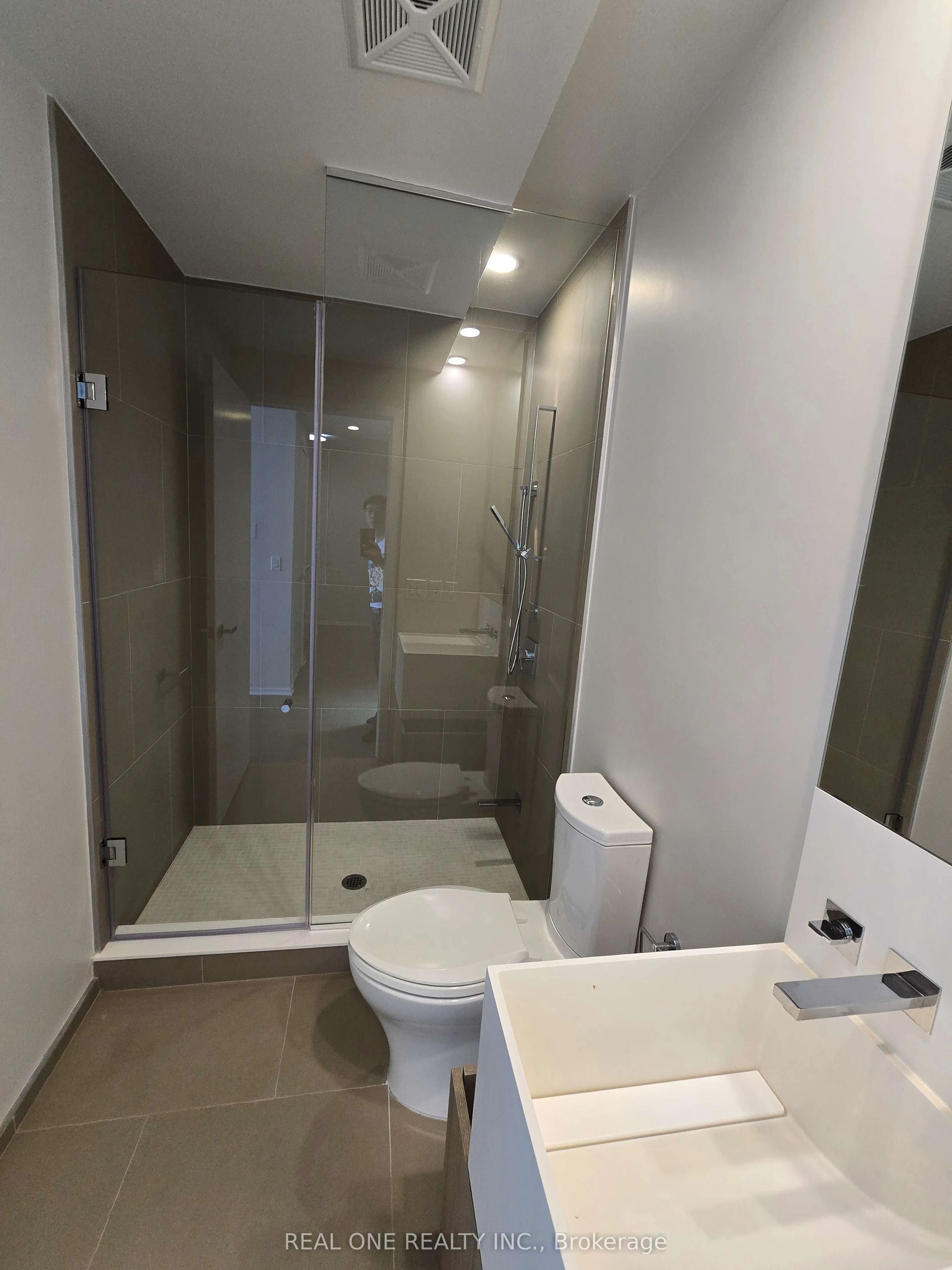 1 BLOOR Street E, #4205