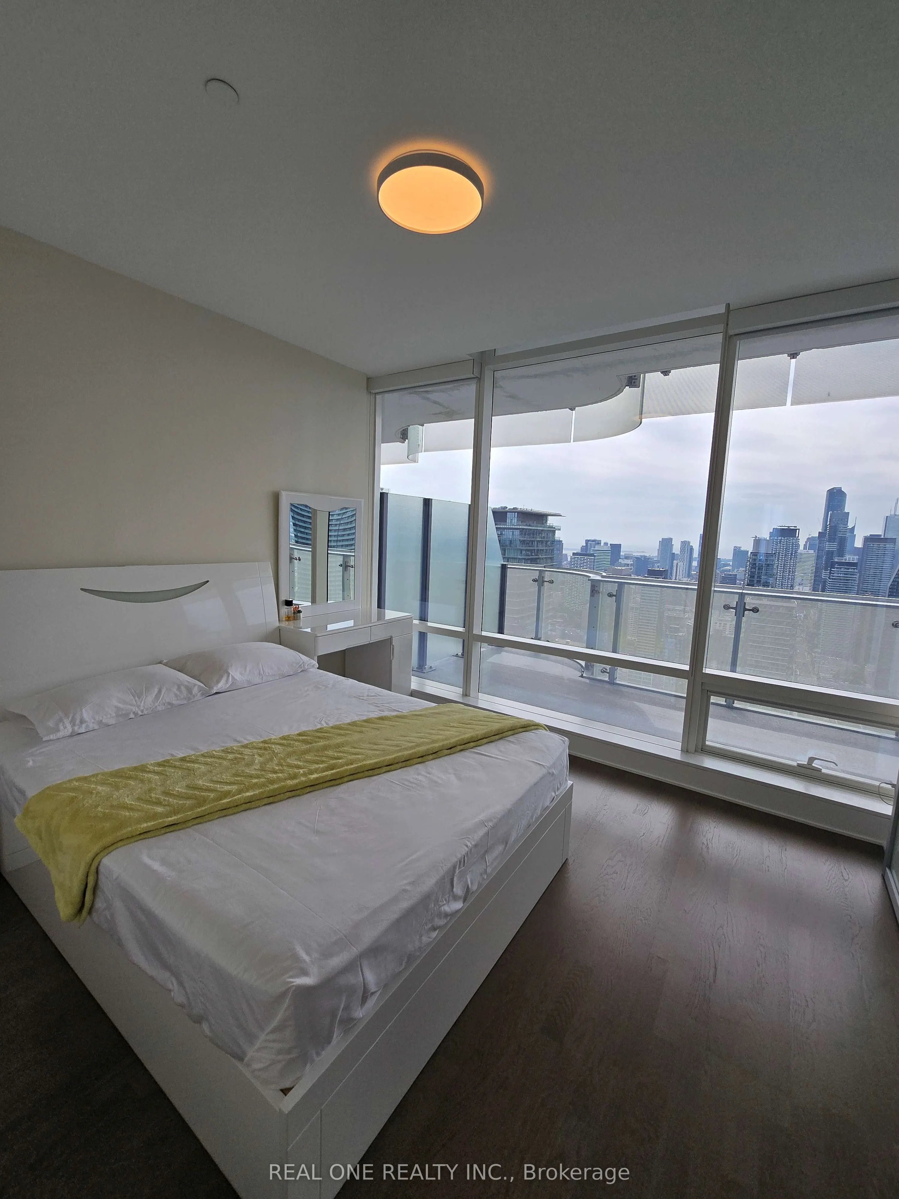 1 BLOOR Street E, #4205