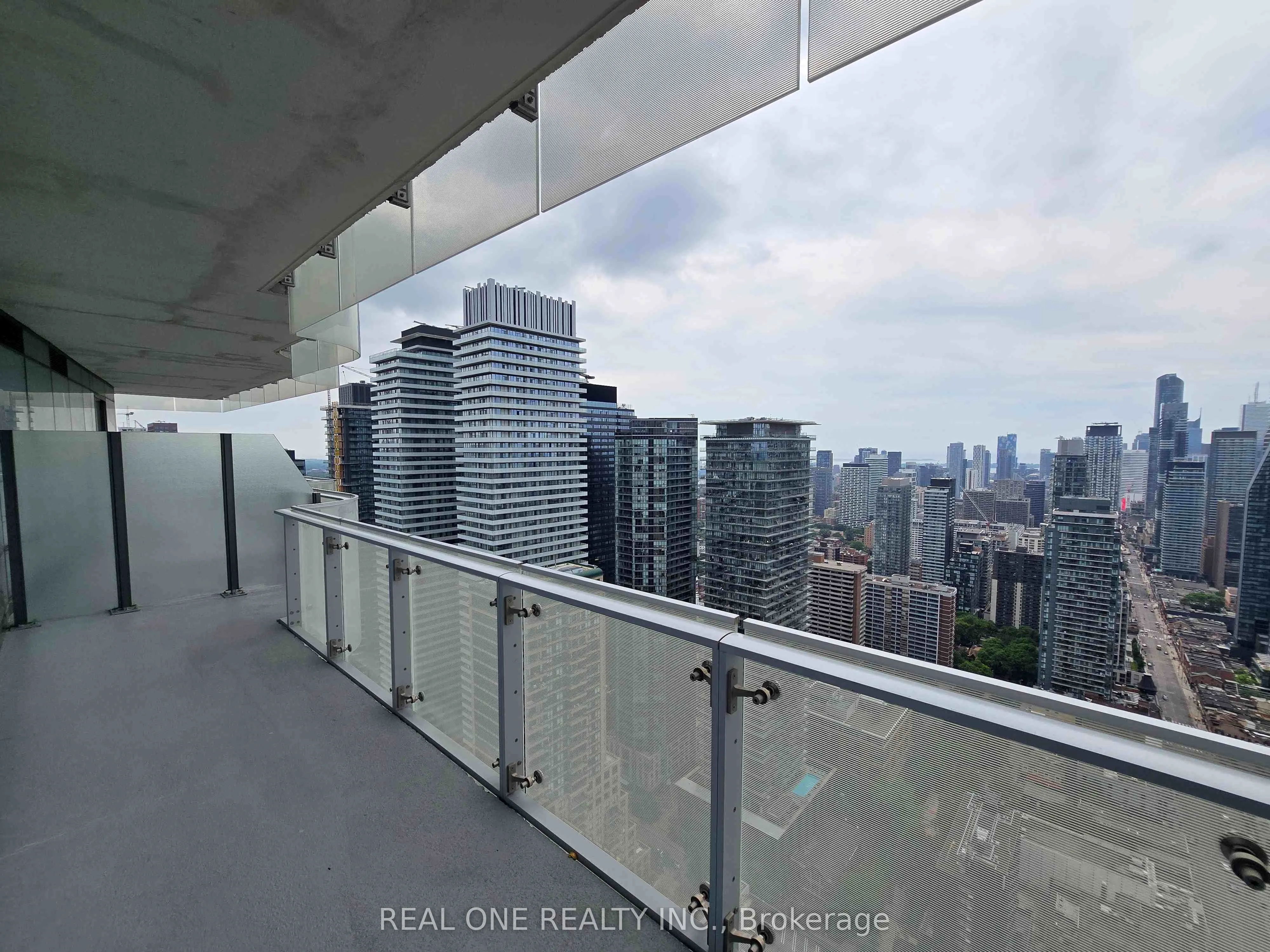 1 BLOOR Street E, #4205
