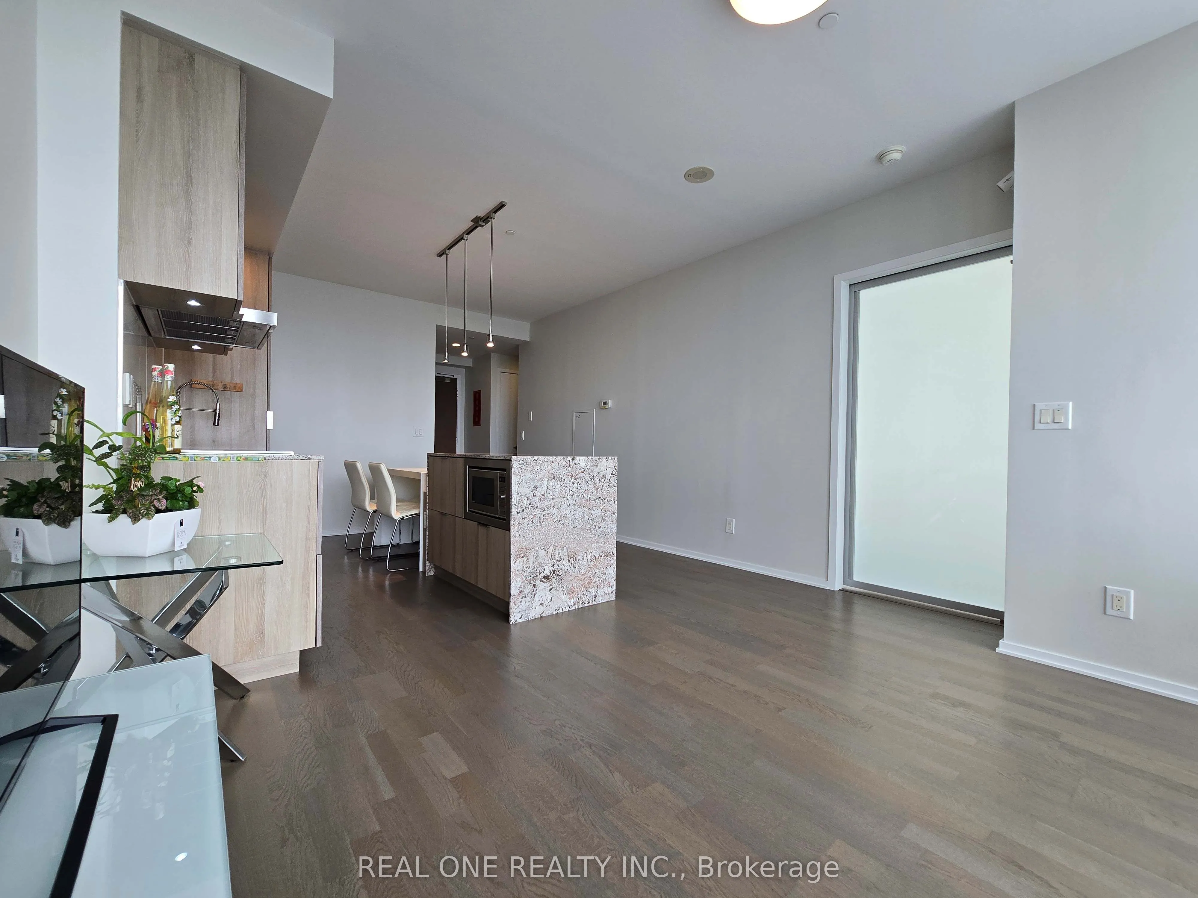 1 BLOOR Street E, #4205