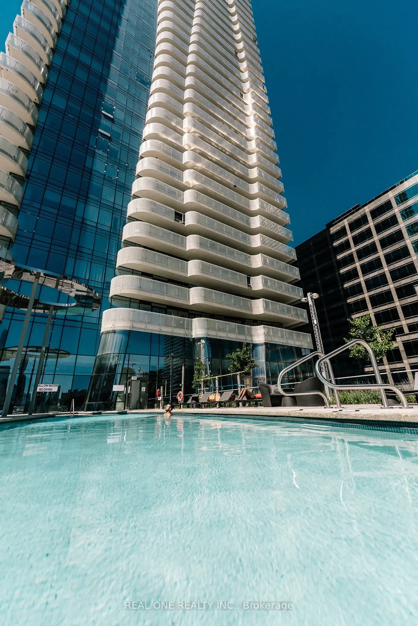1 BLOOR Street E, #4205