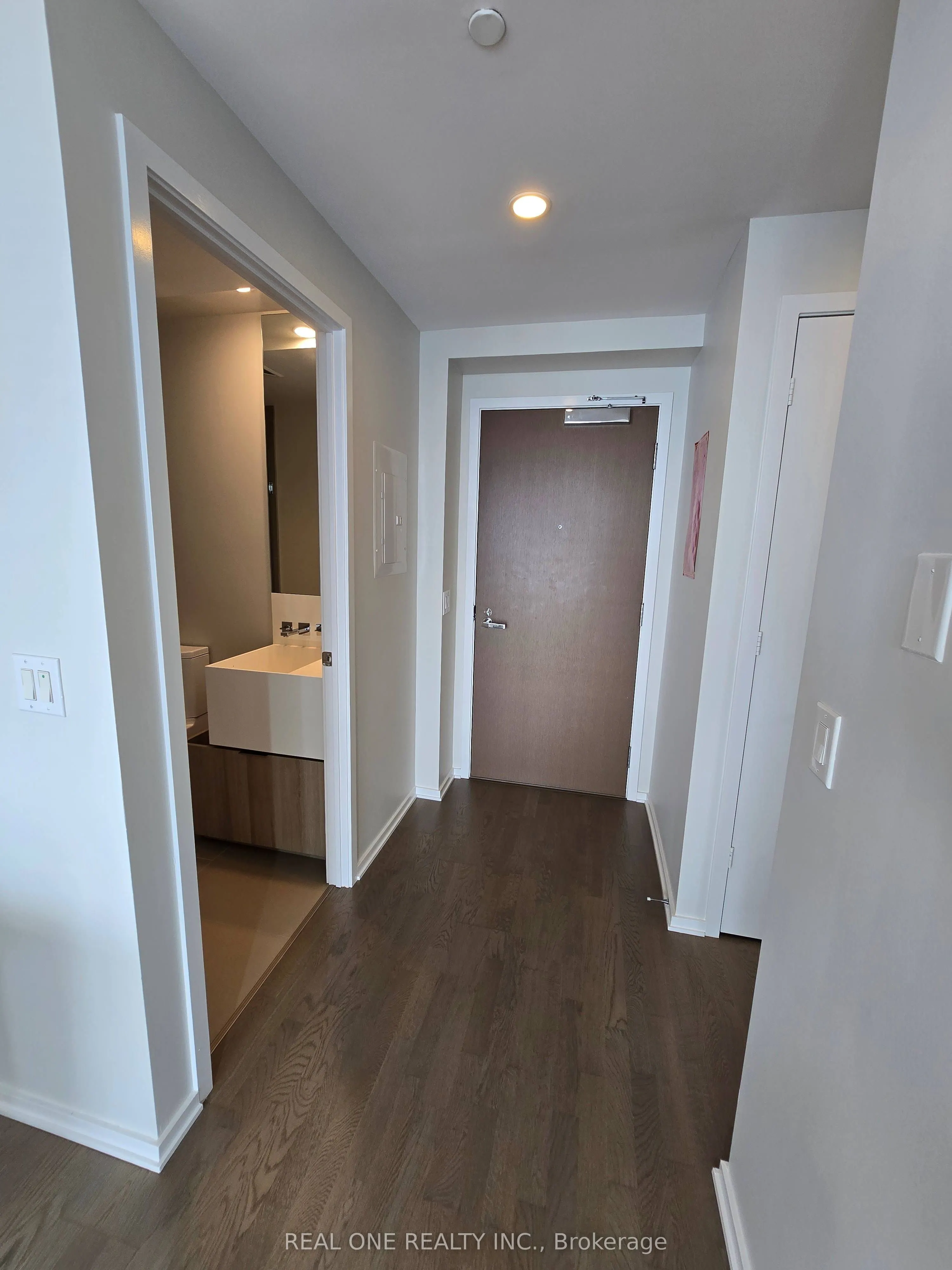 1 BLOOR Street E, #4205