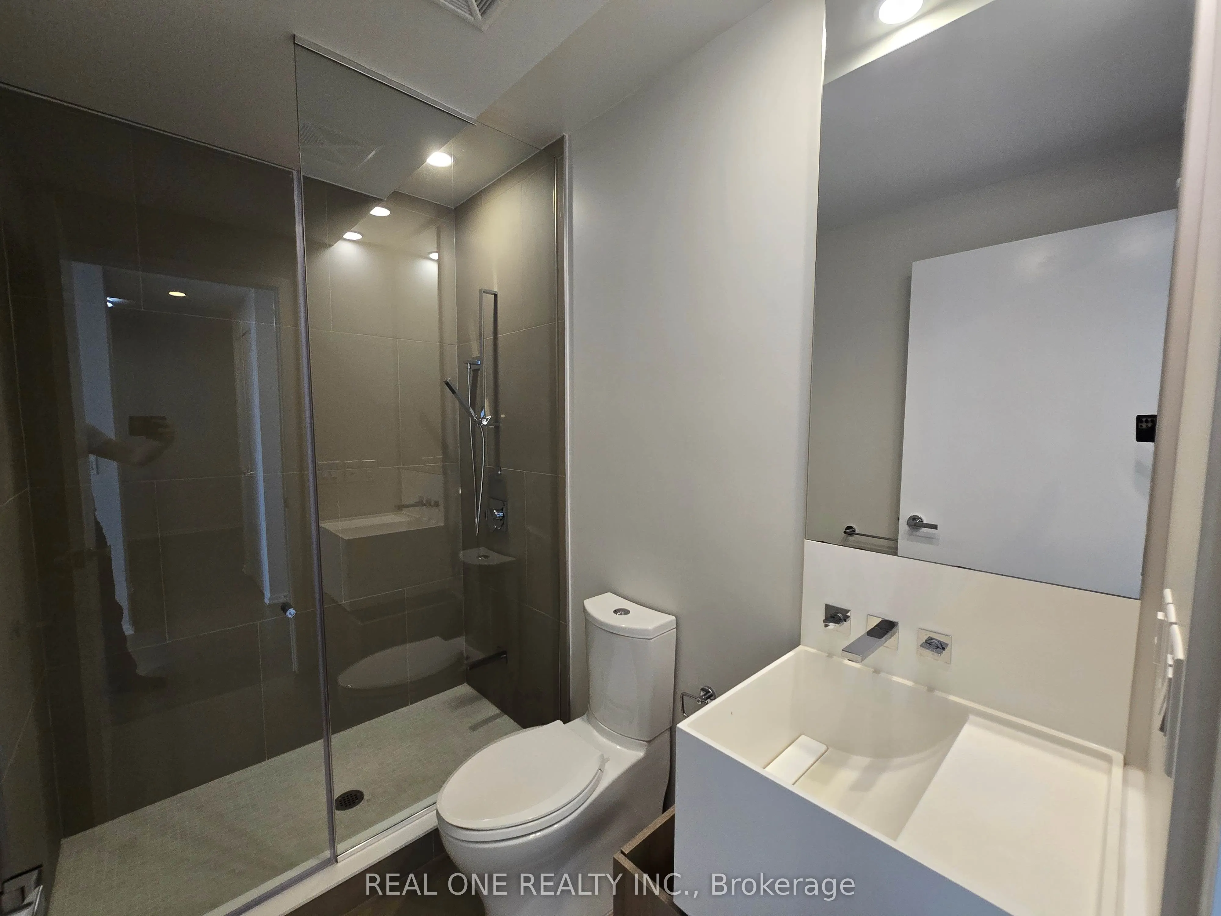 1 BLOOR Street E, #4205