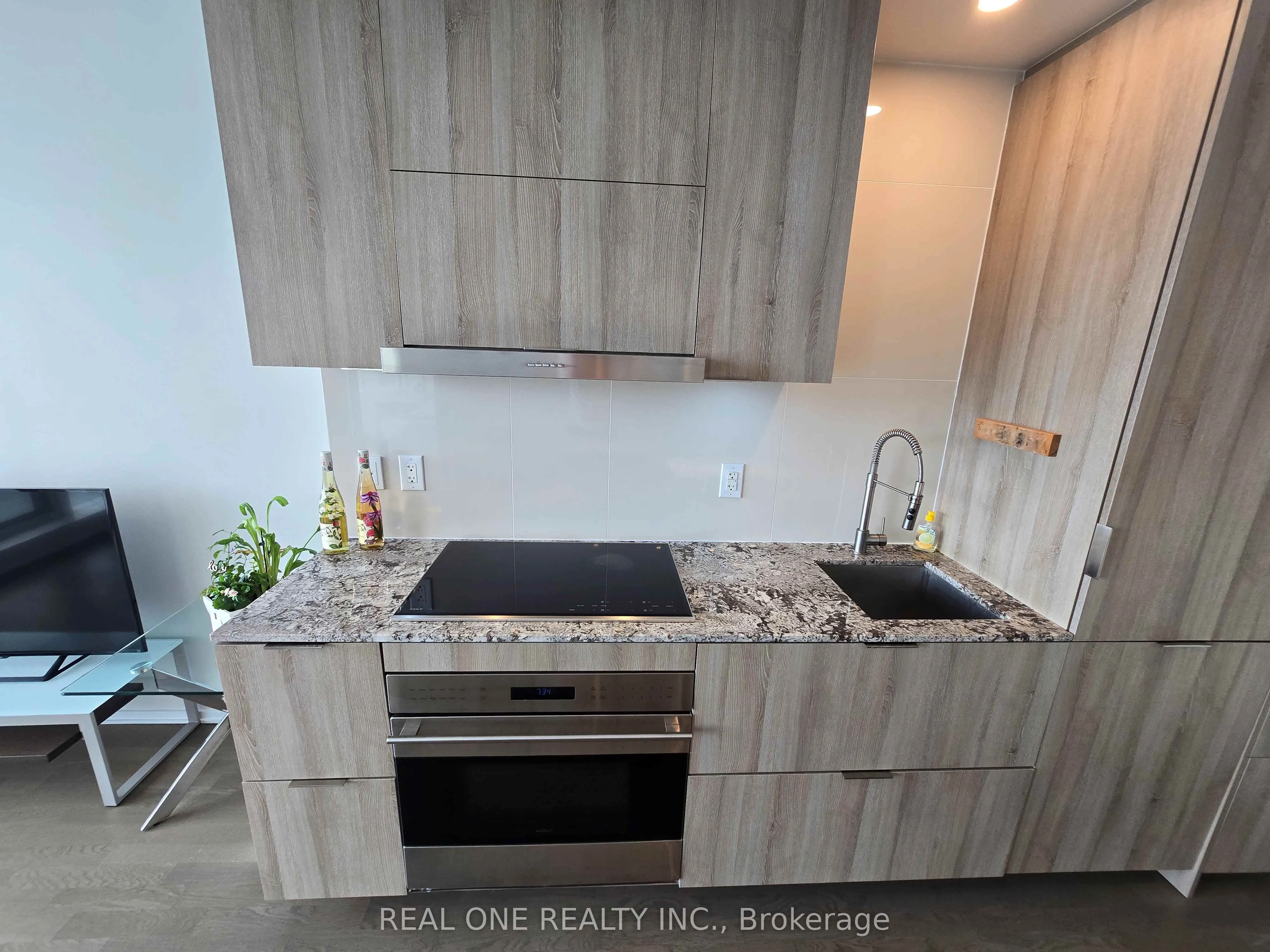 1 BLOOR Street E, #4205