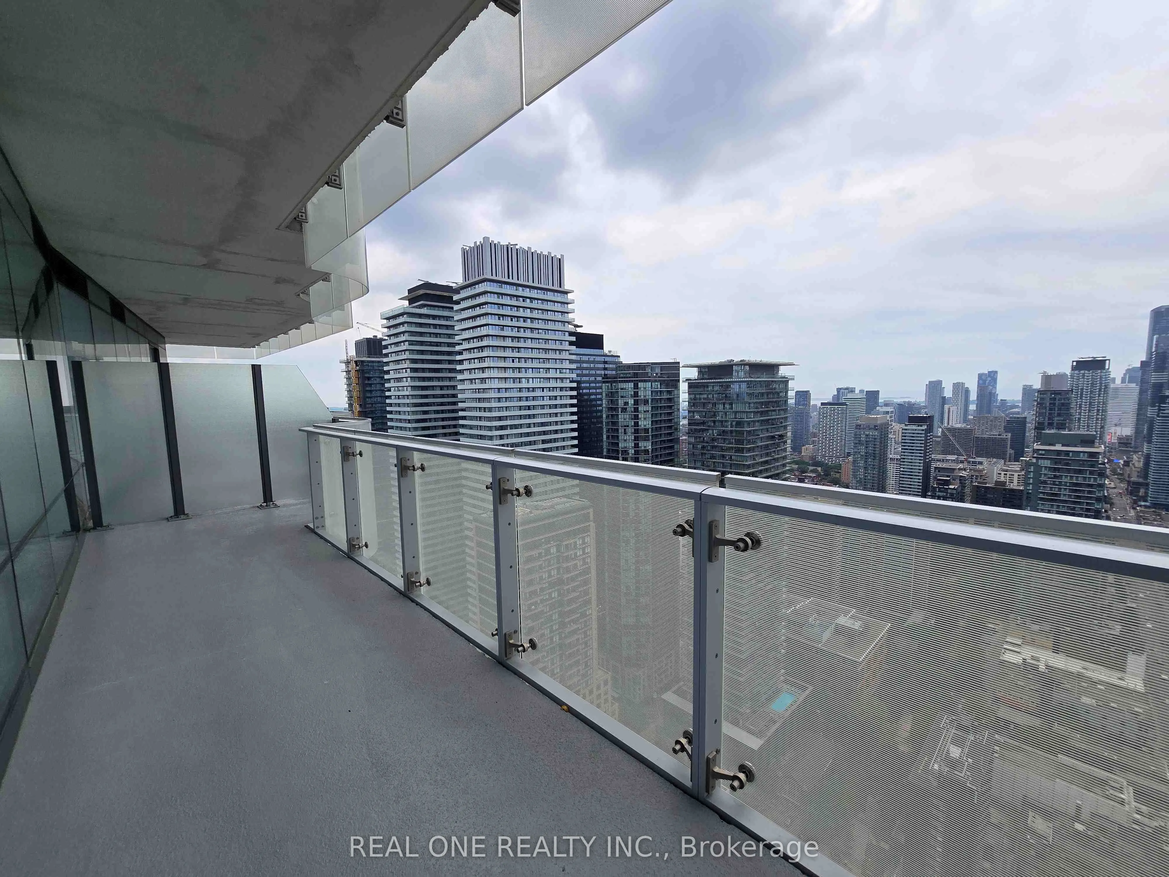 1 BLOOR Street E, #4205