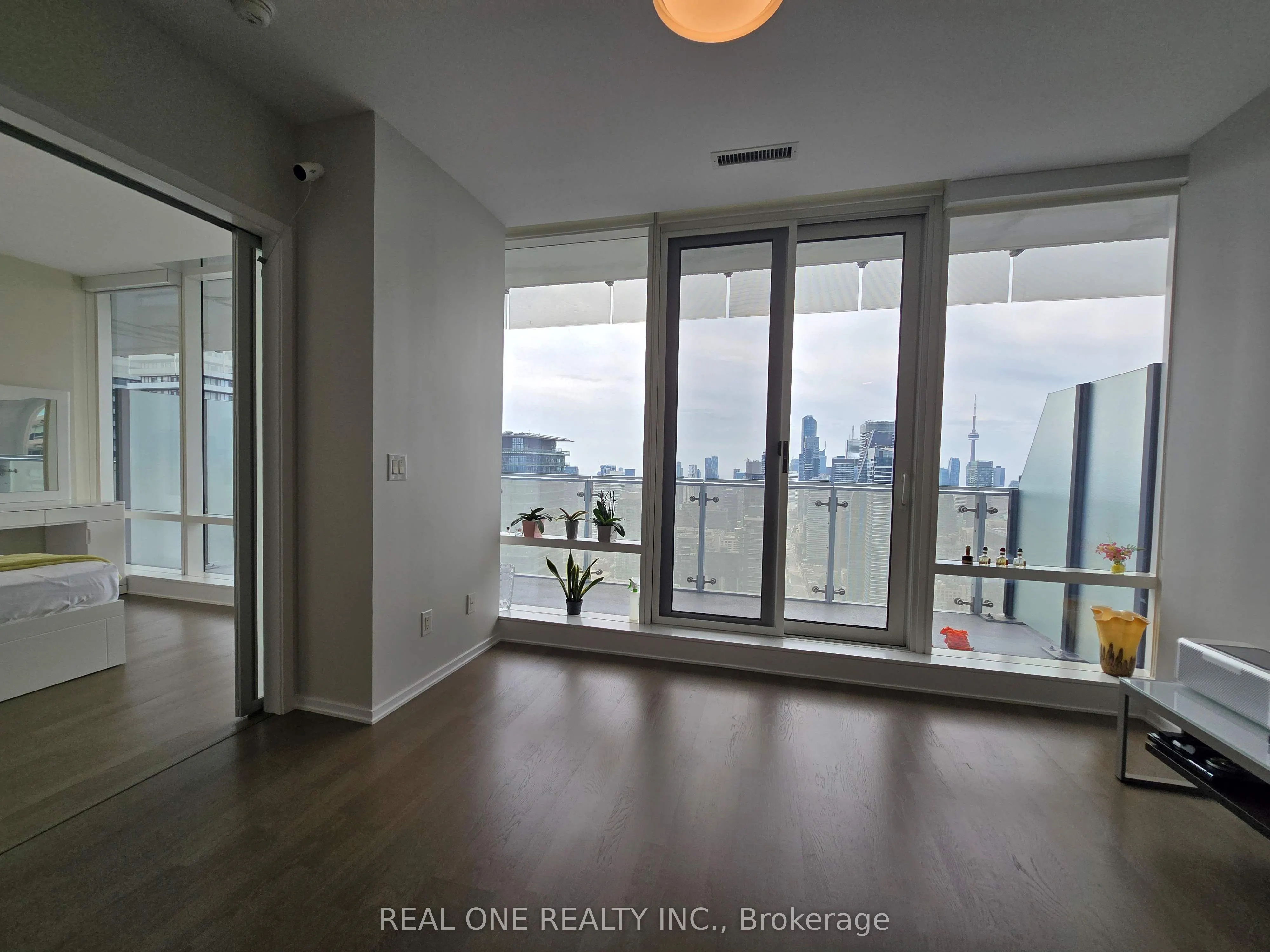1 BLOOR Street E, #4205