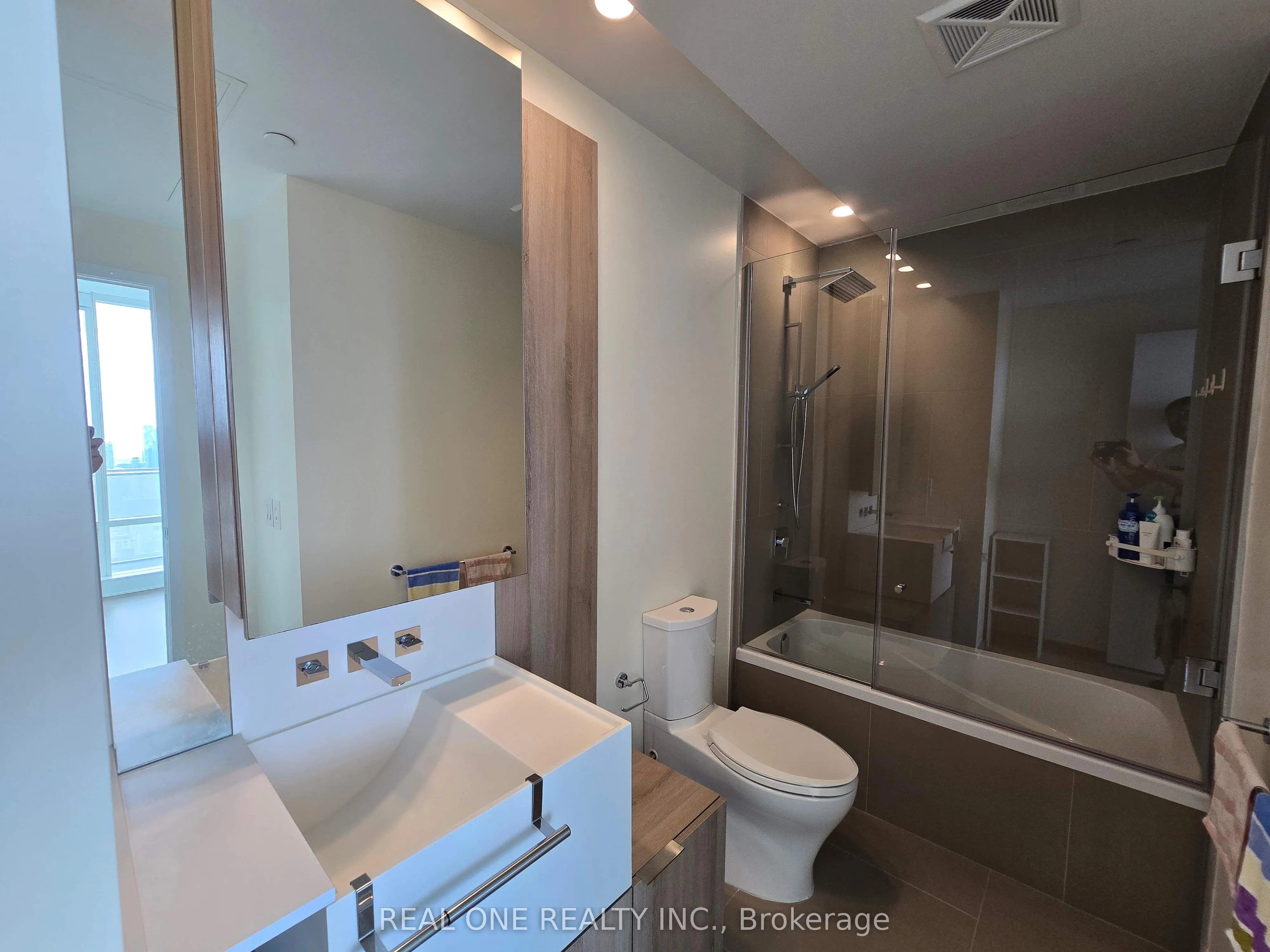 1 BLOOR Street E, #4205