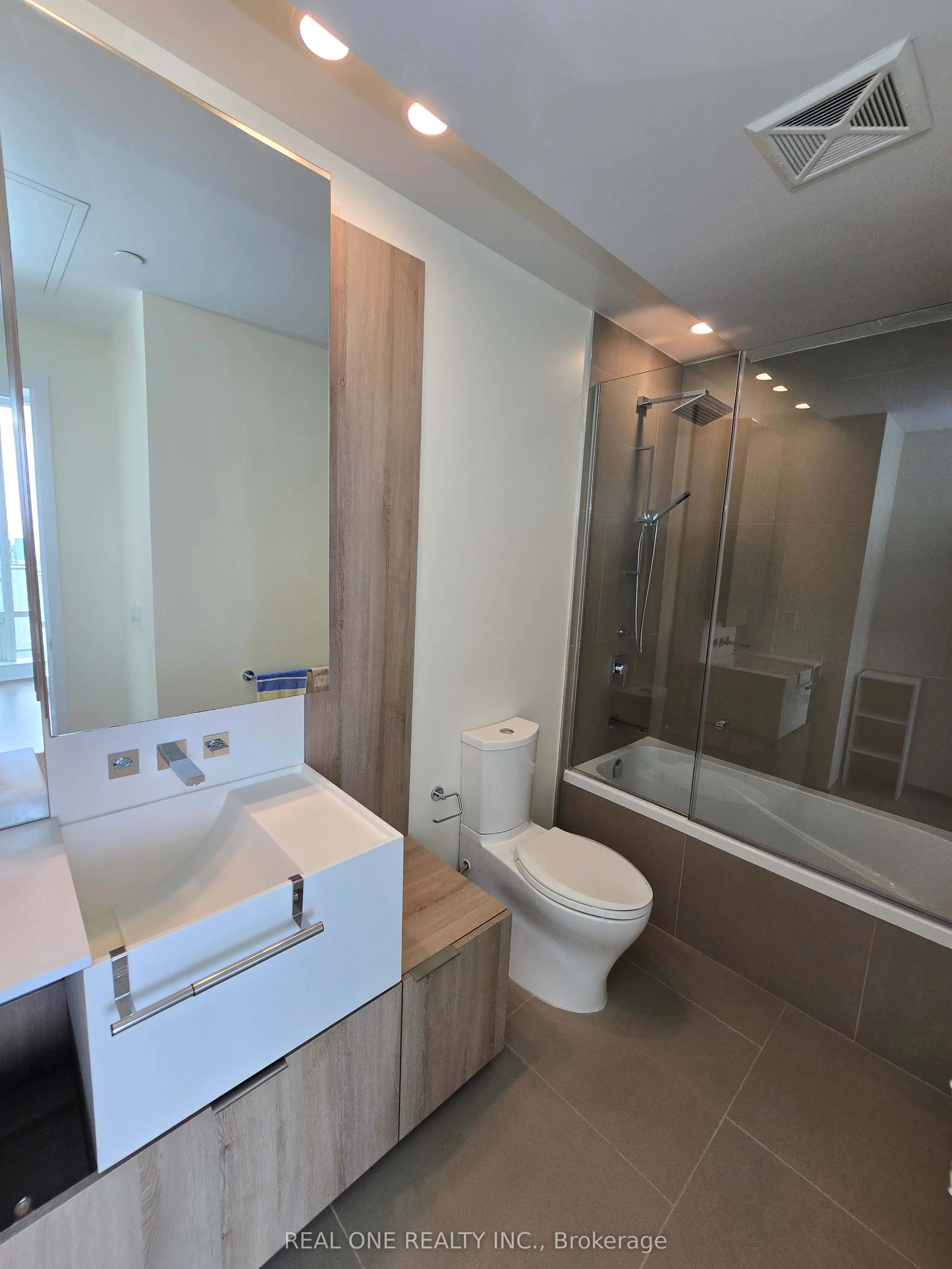 1 BLOOR Street E, #4205