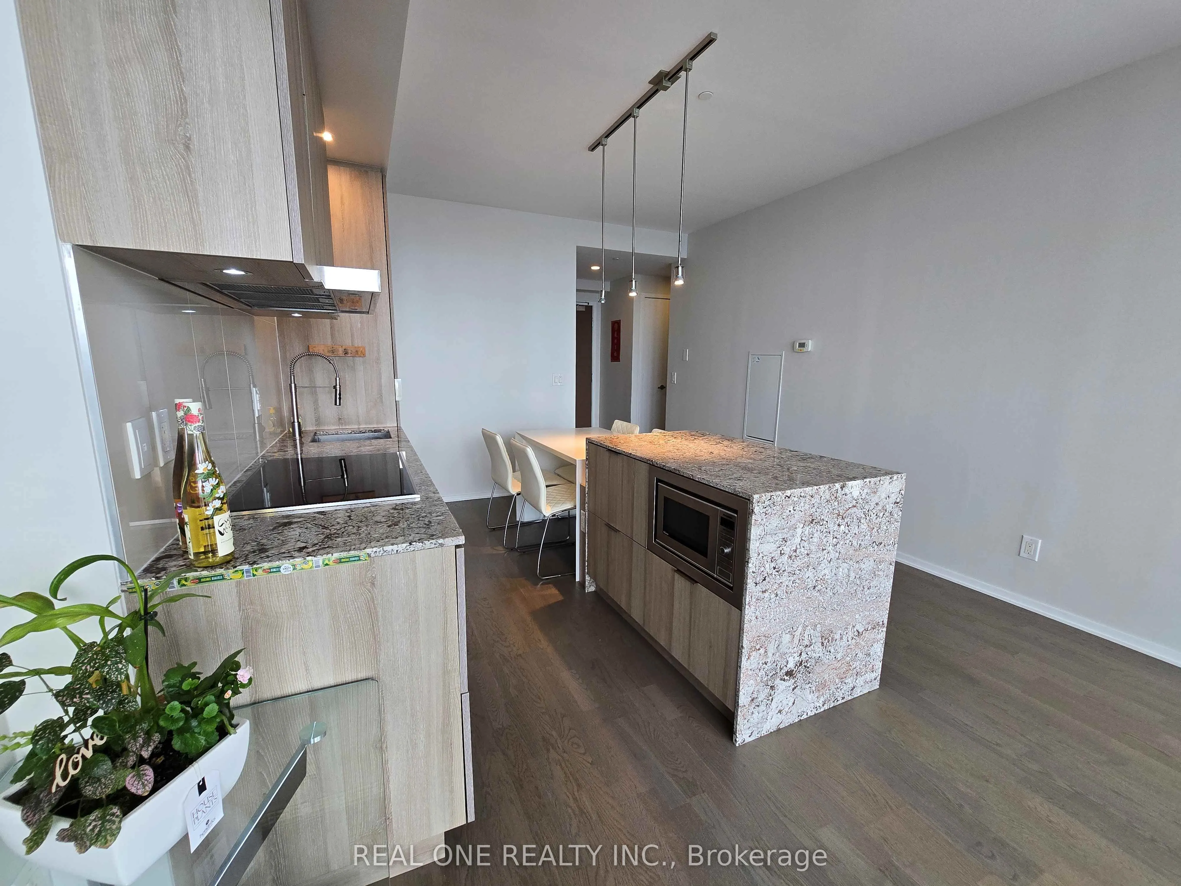 1 BLOOR Street E, #4205