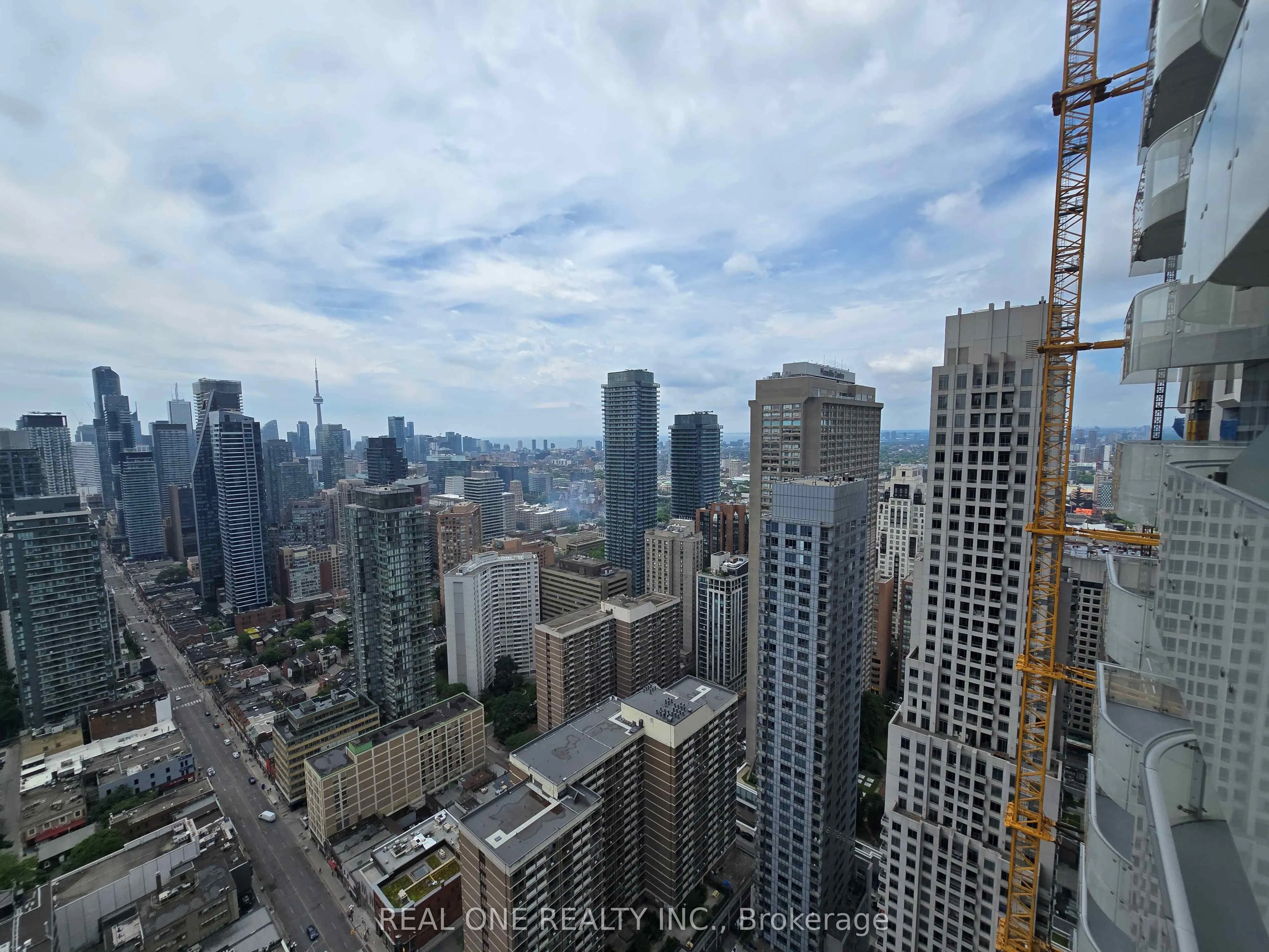 1 BLOOR Street E, #4205