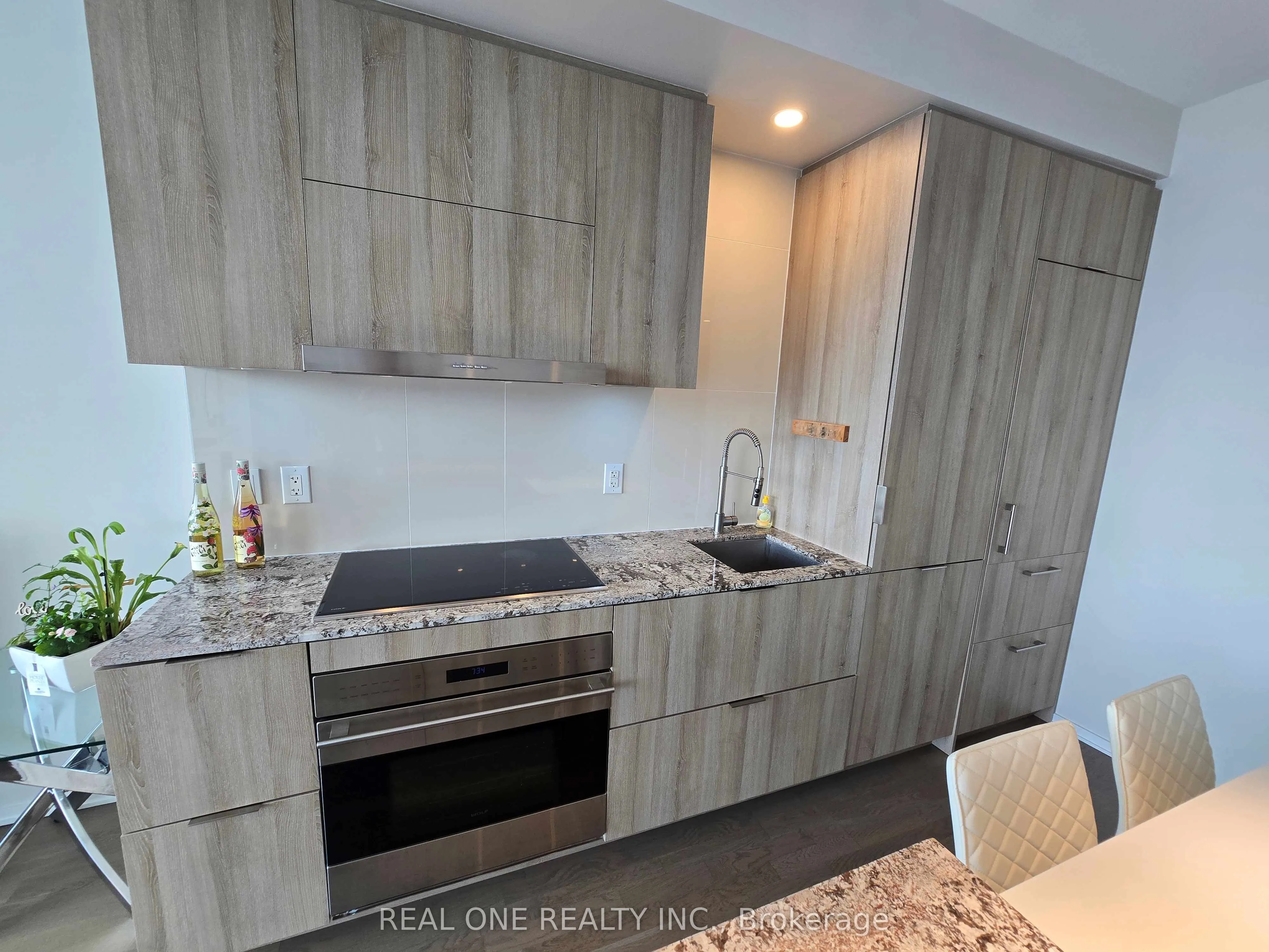 1 BLOOR Street E, #4205