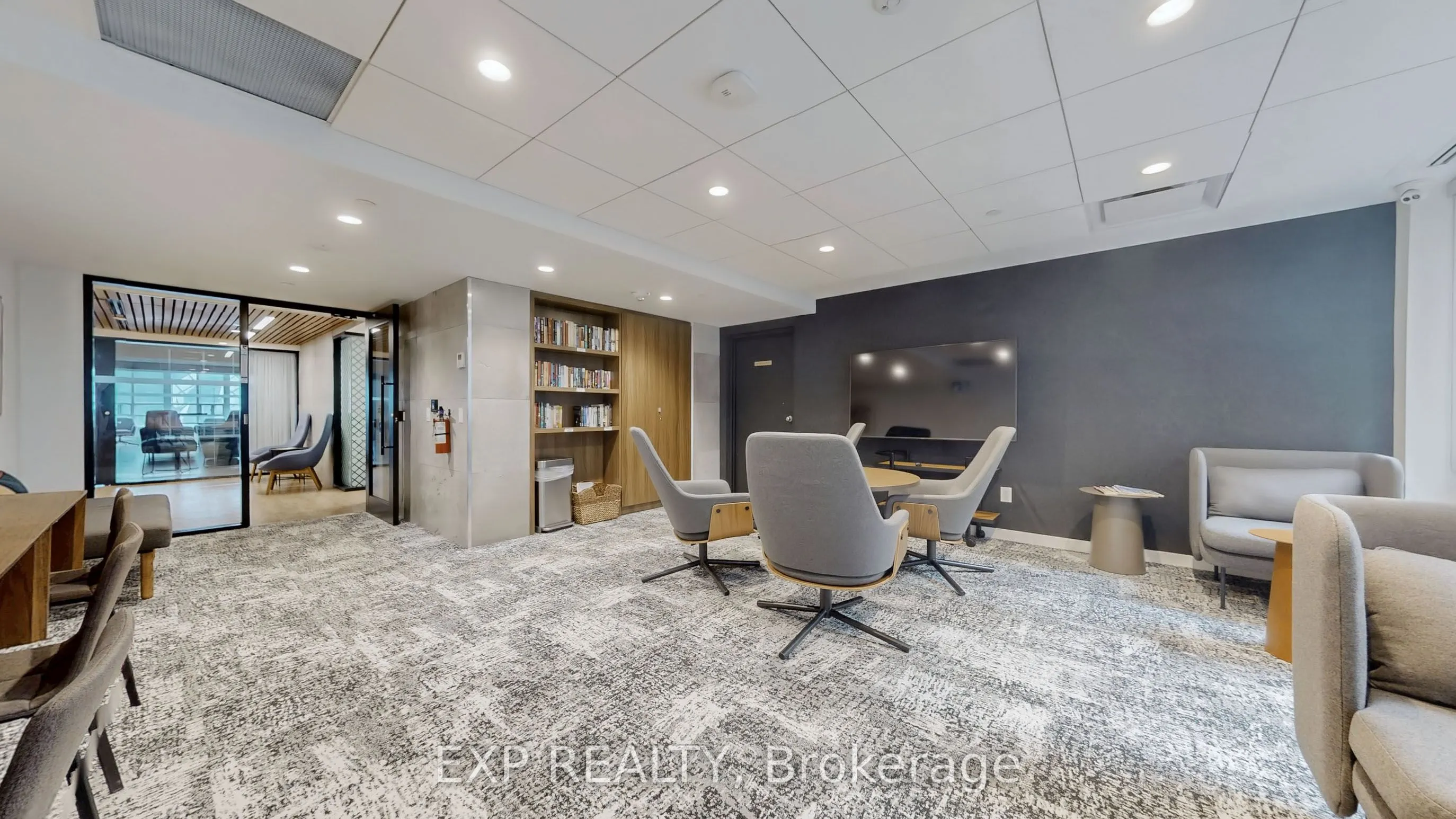 71 Simcoe Street, #1204