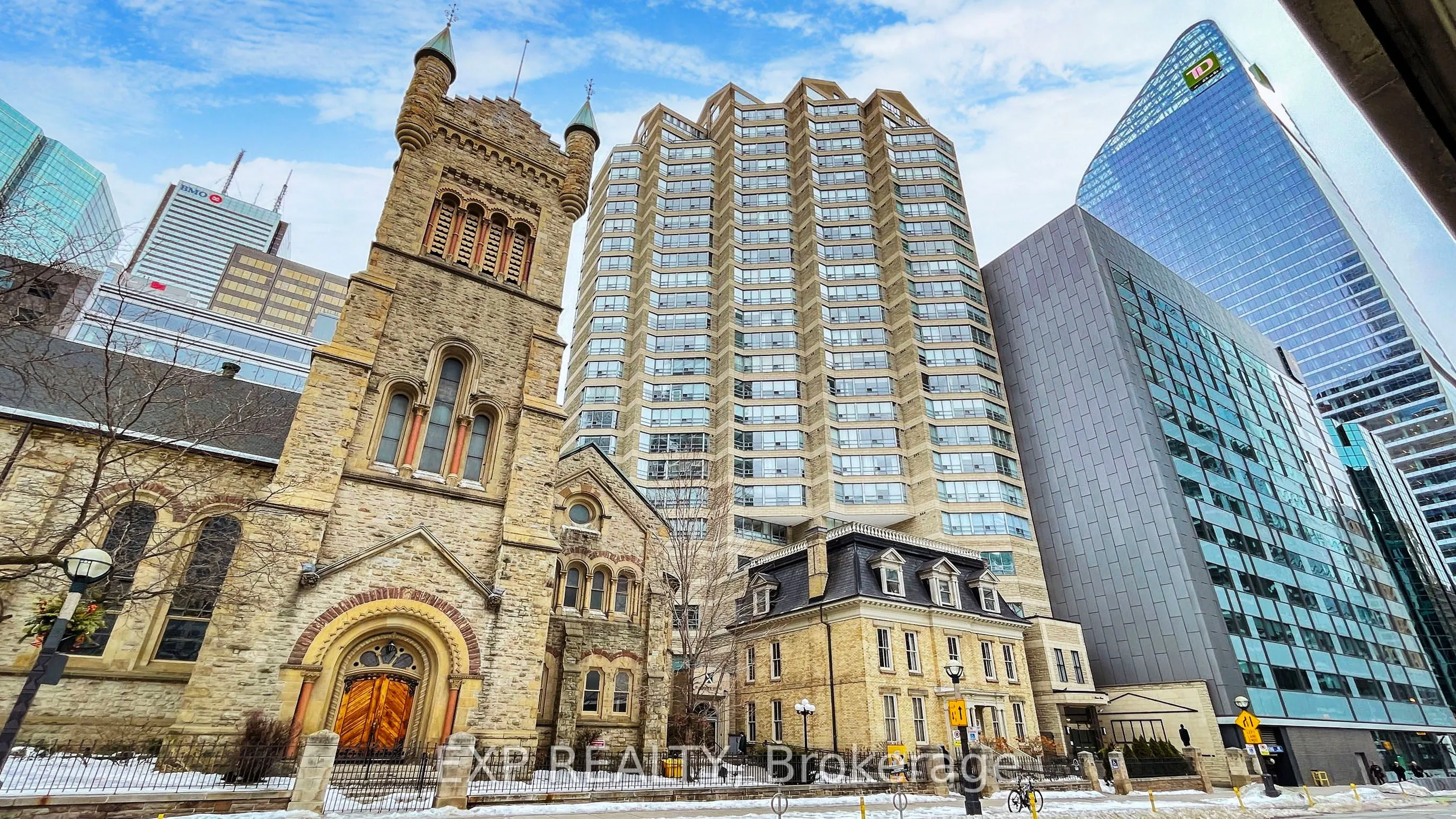 71 Simcoe Street, #1204