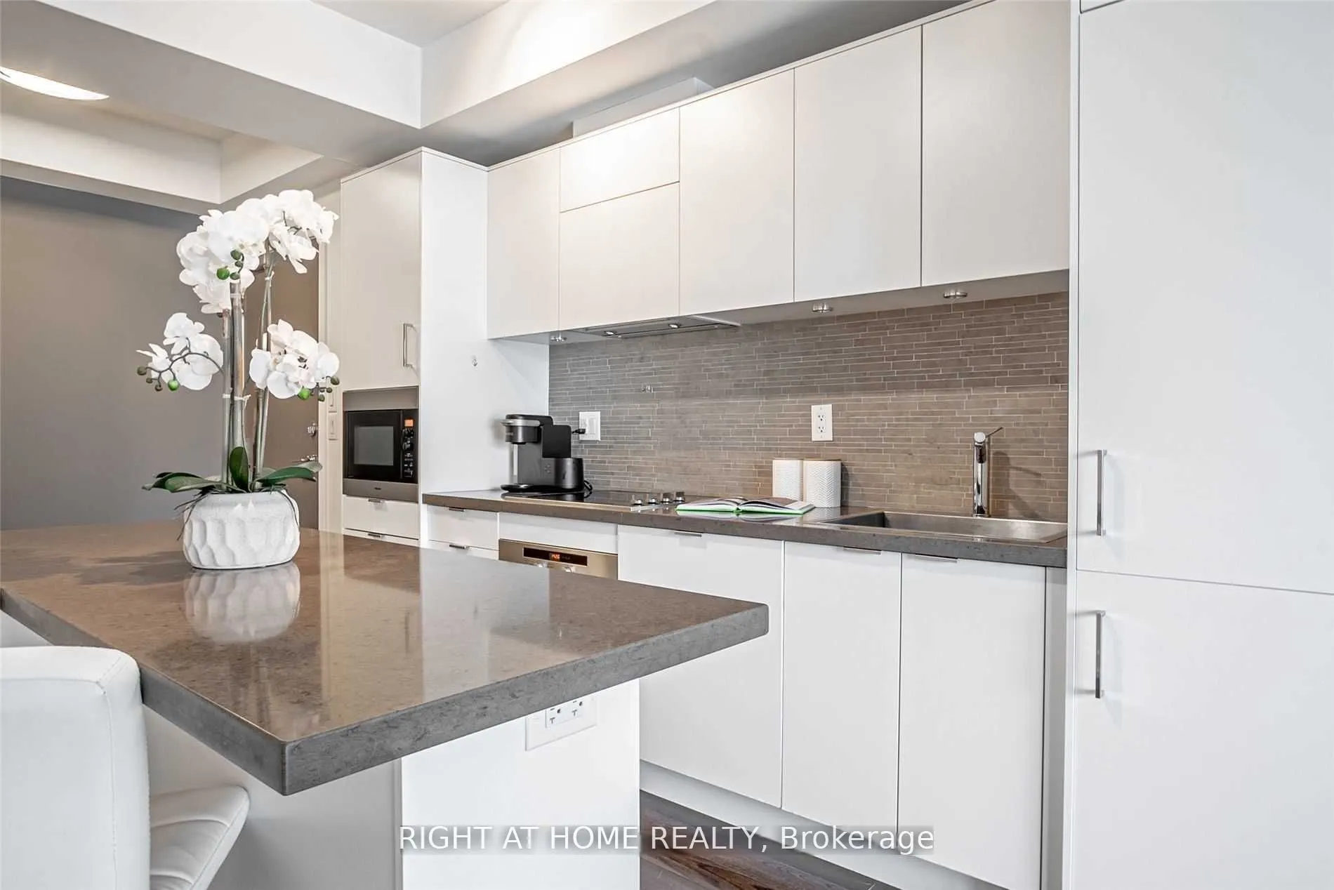 21 Widmer Street, #3007