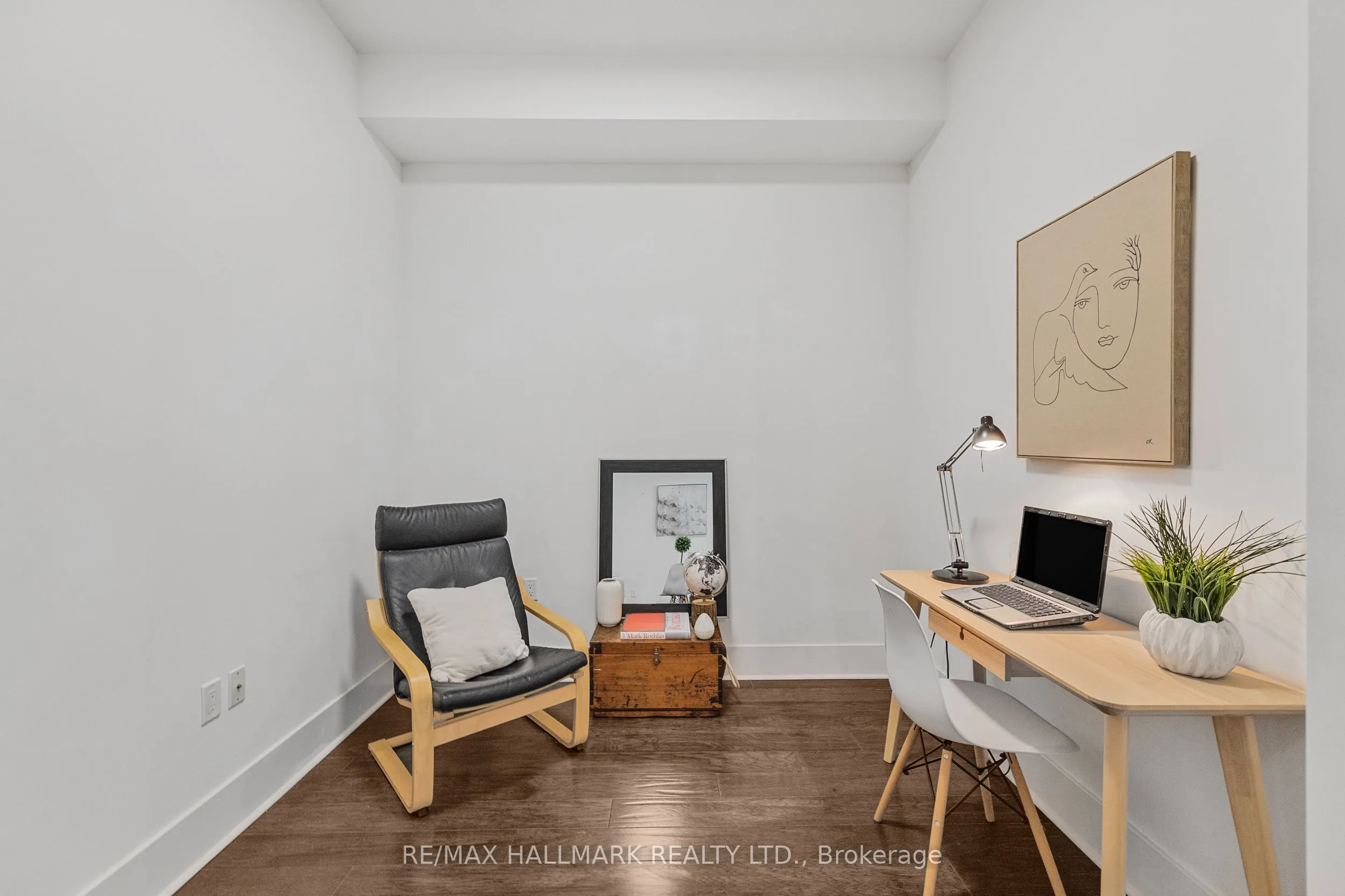 29 Queens Quay E, #318