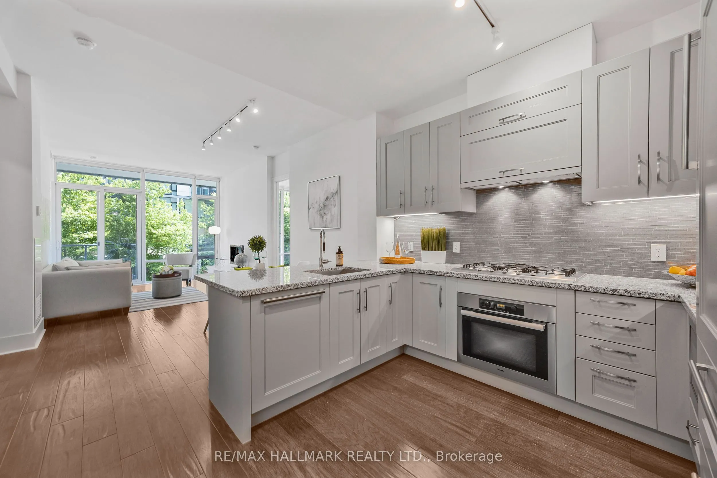 29 Queens Quay E, #318