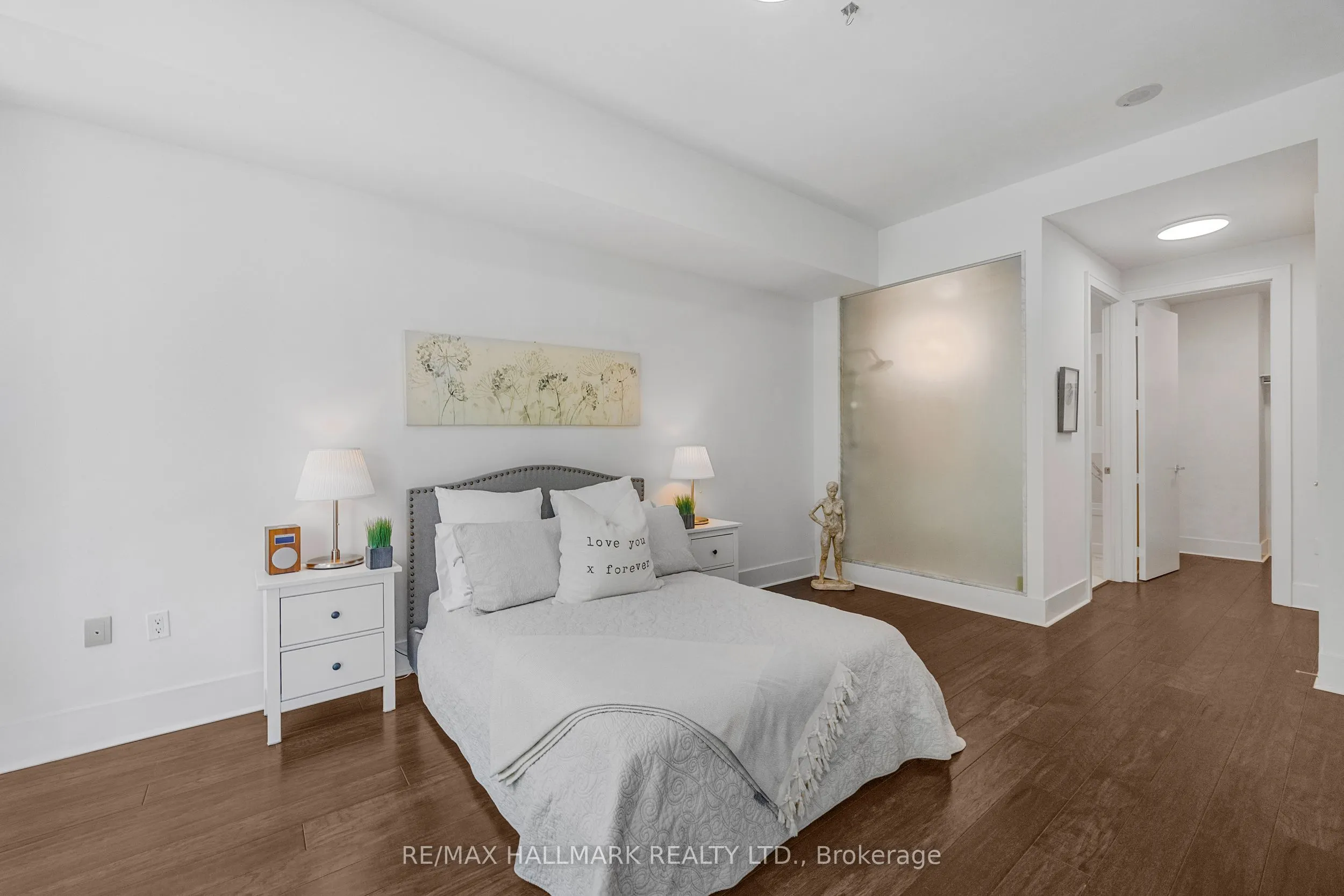 29 Queens Quay E, #318