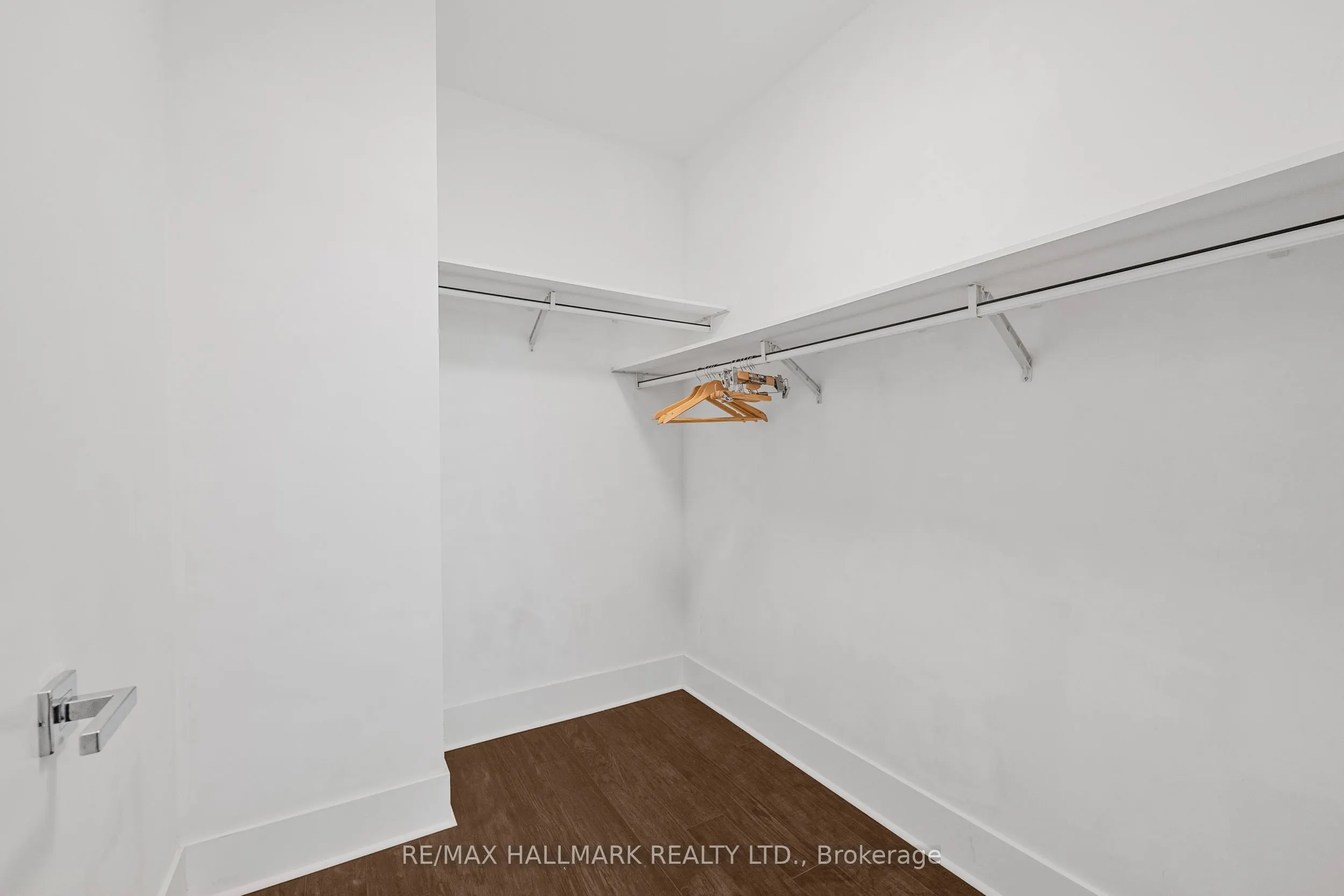 29 Queens Quay E, #318