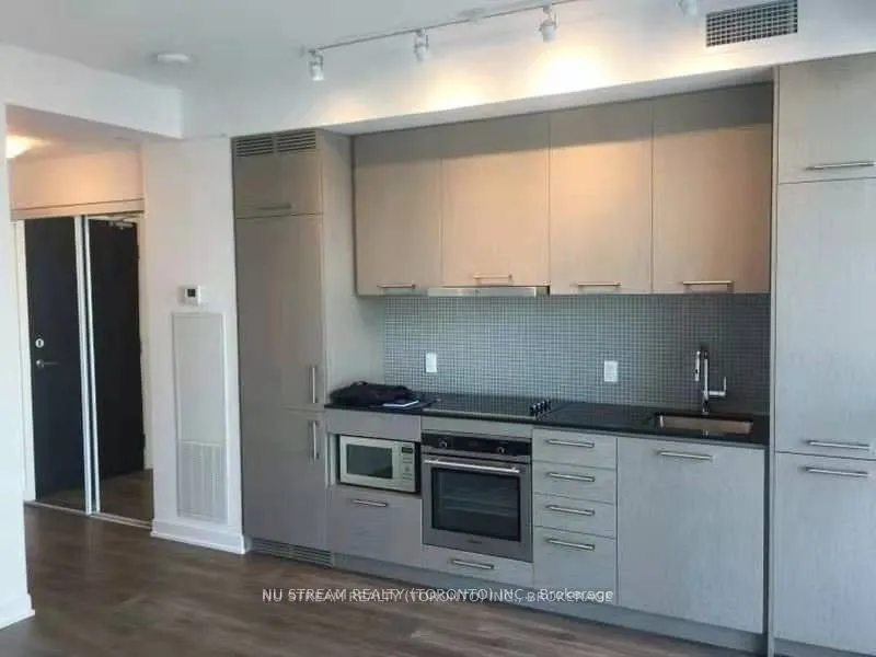 87 Peter Street, #1609