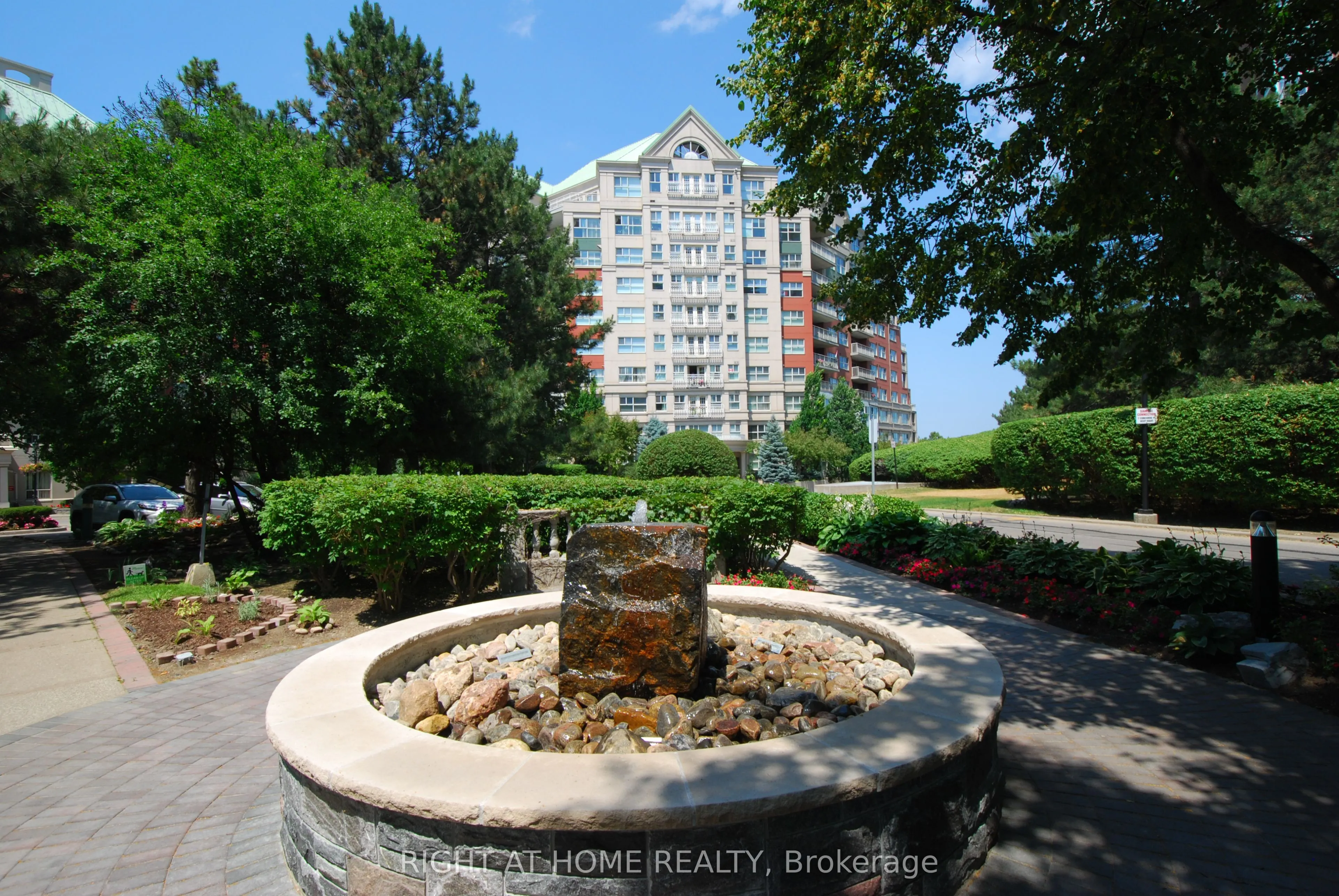 18 Concorde Place, #601