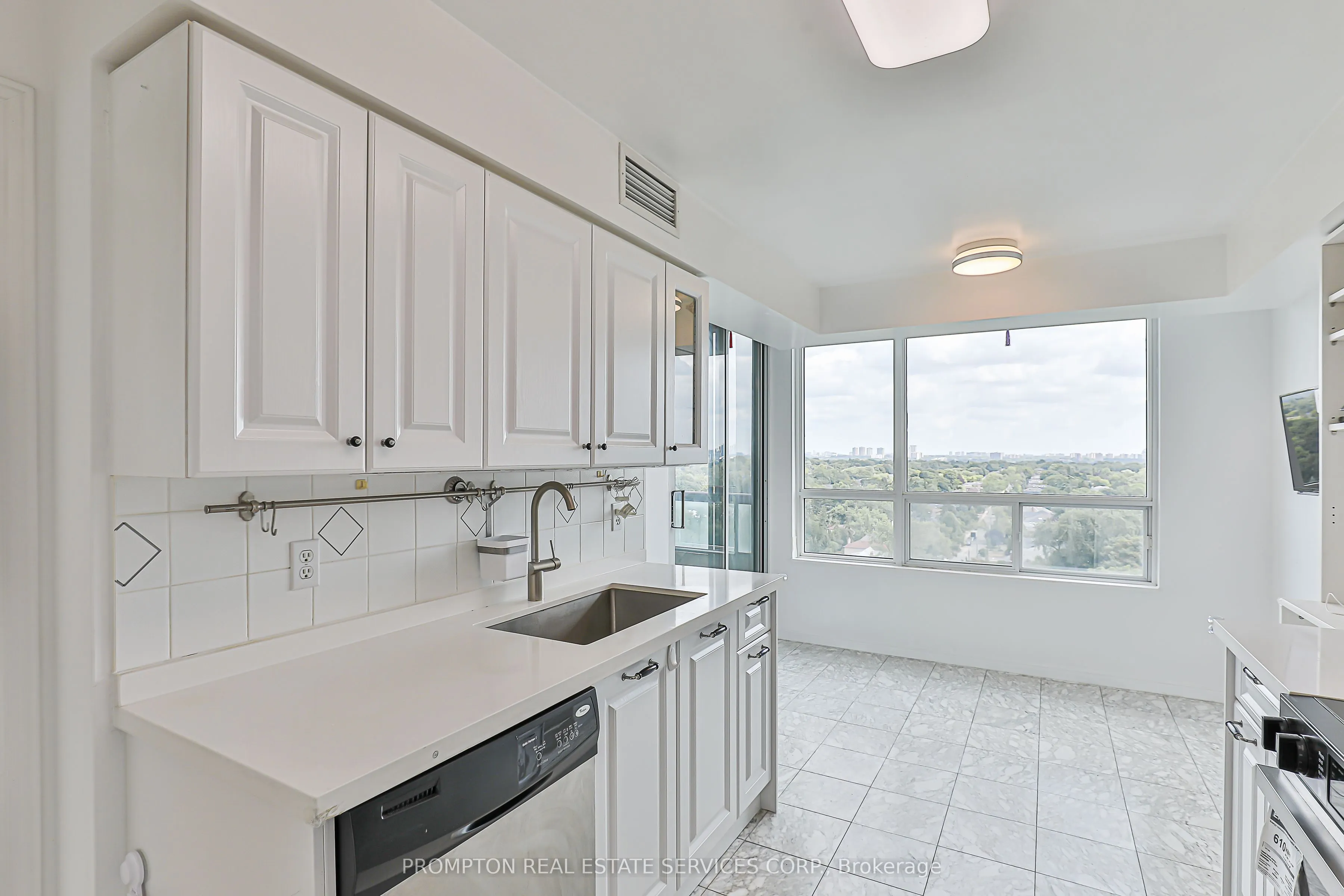 238 Doris Avenue, #2009