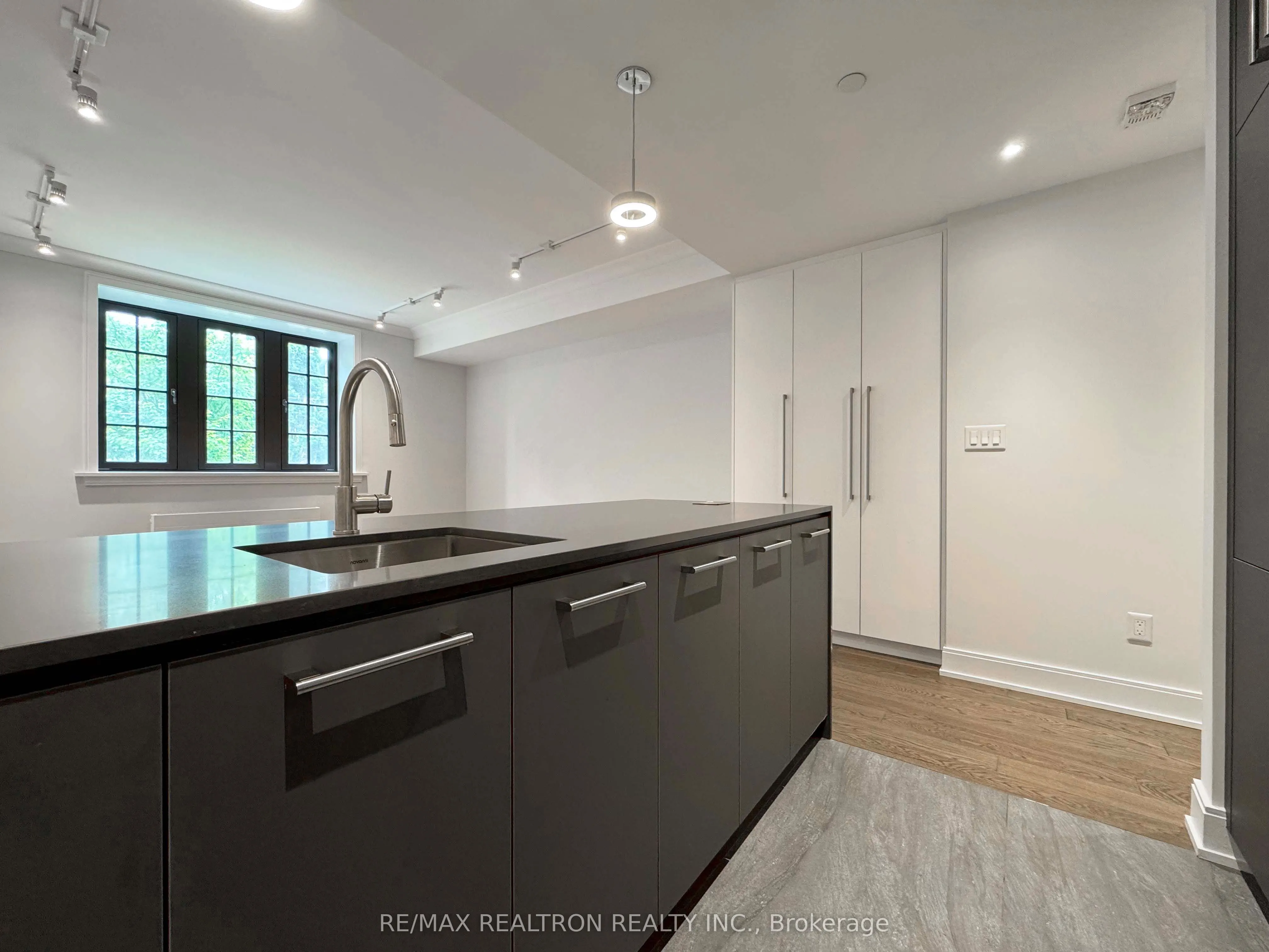 2 Clarendon Avenue, #112