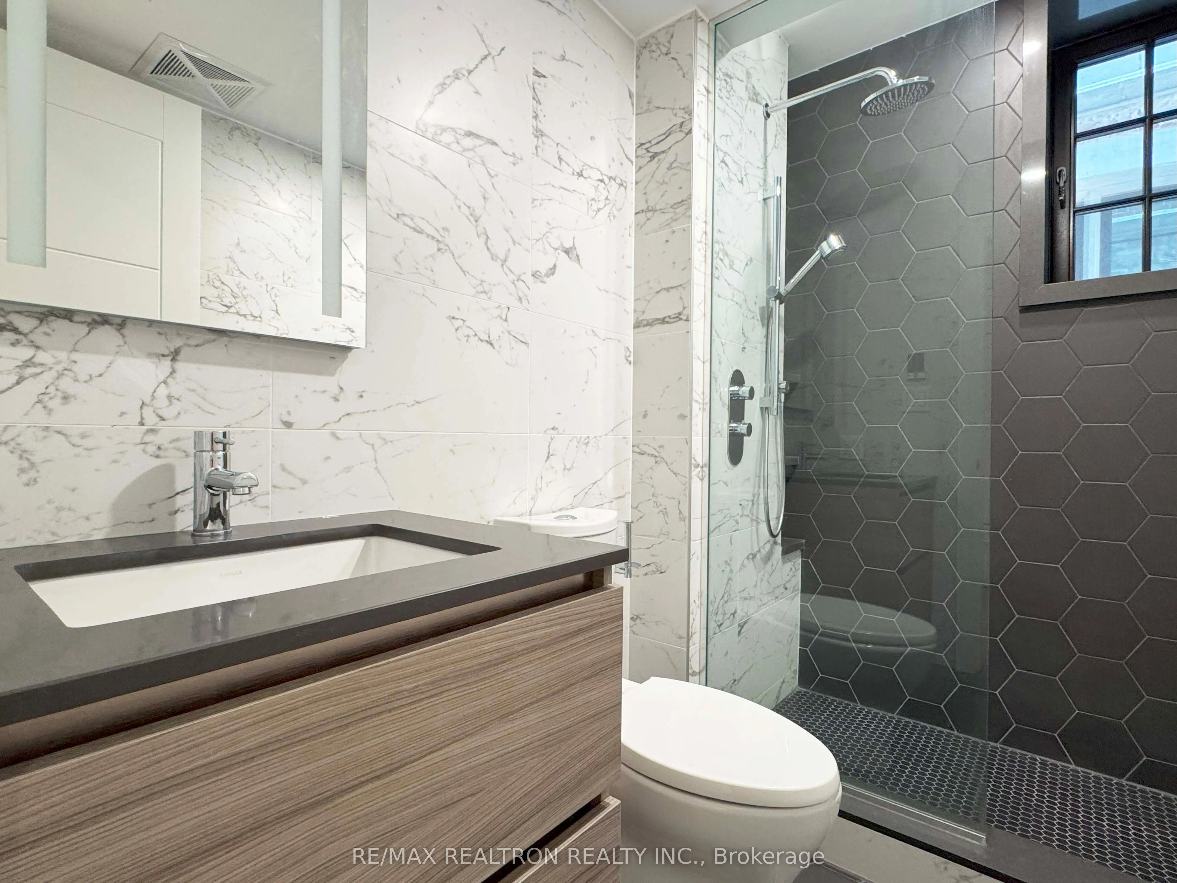 2 Clarendon Avenue, #112