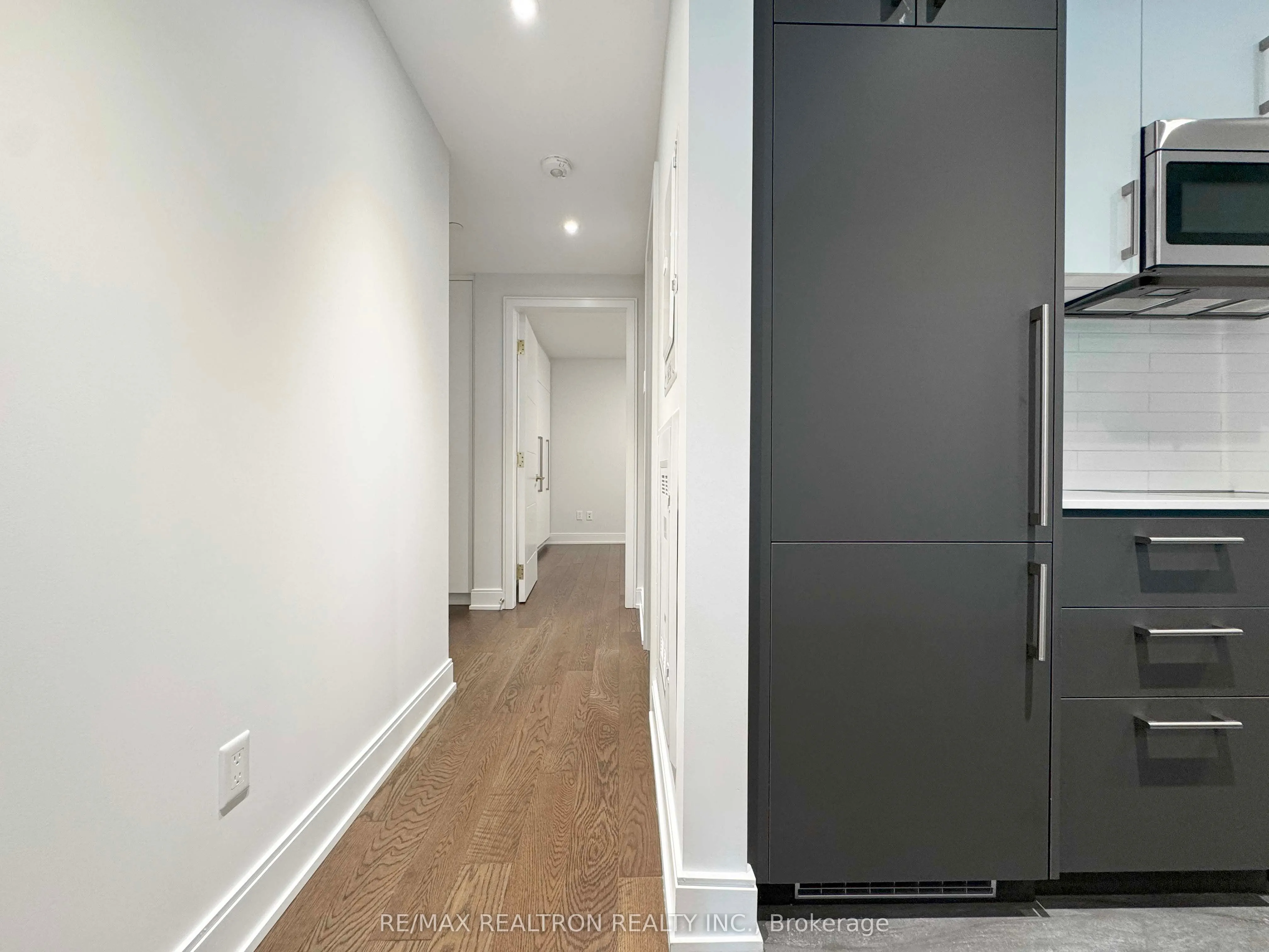 2 Clarendon Avenue, #112