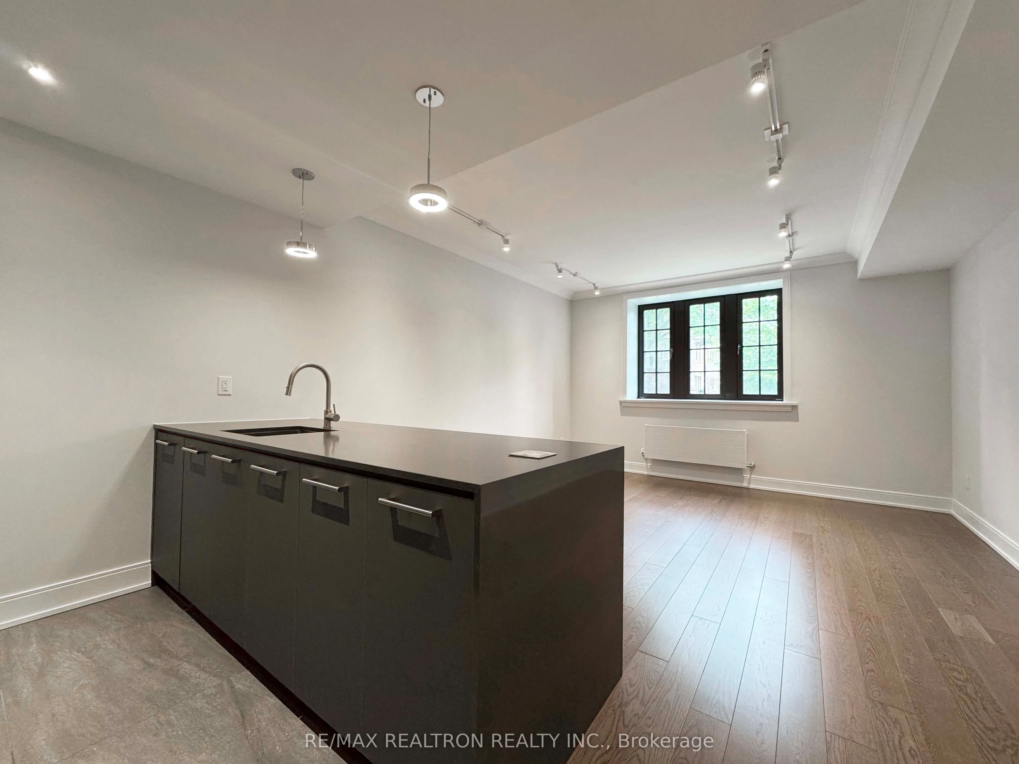 2 Clarendon Avenue, #112