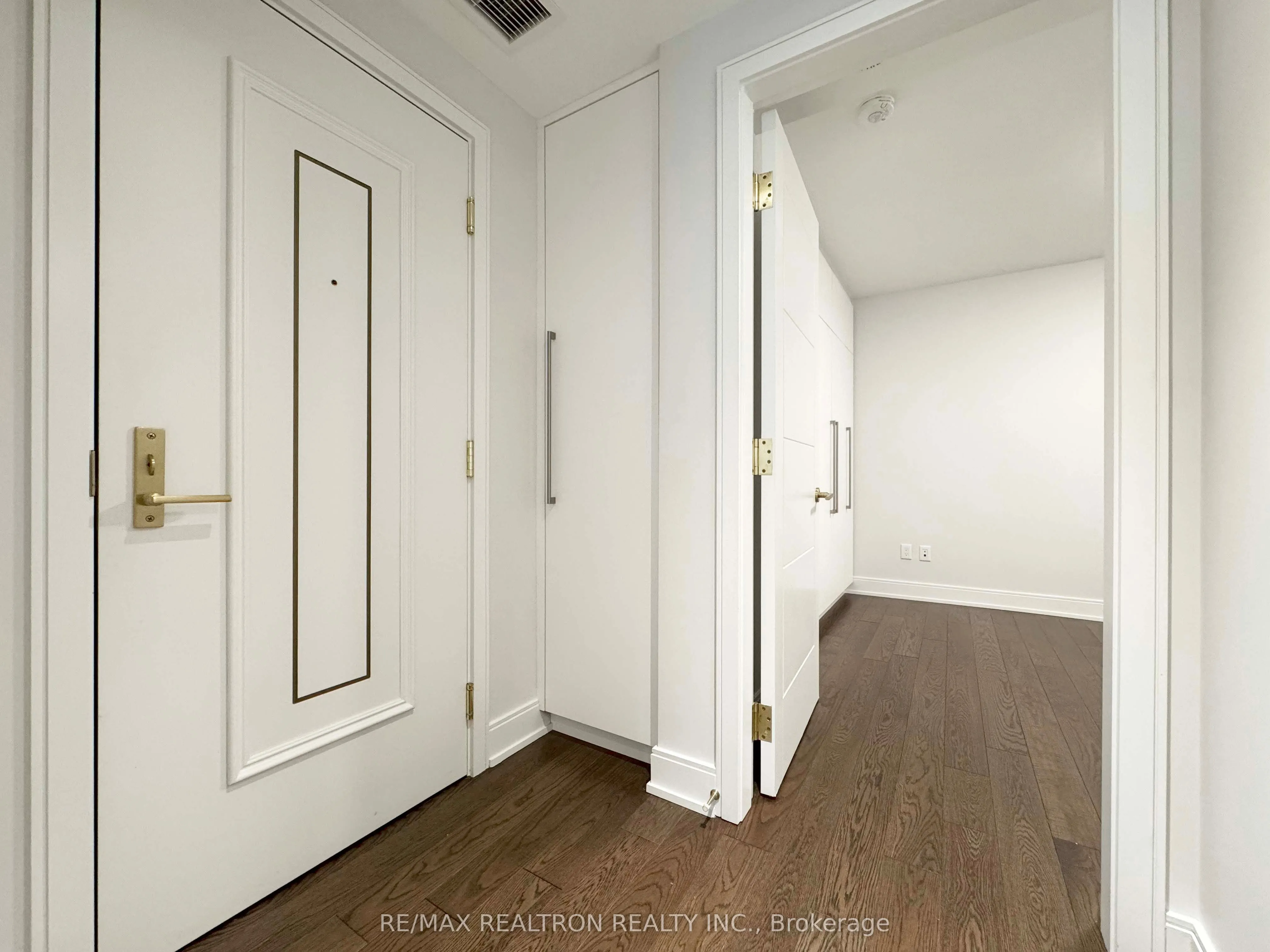 2 Clarendon Avenue, #112