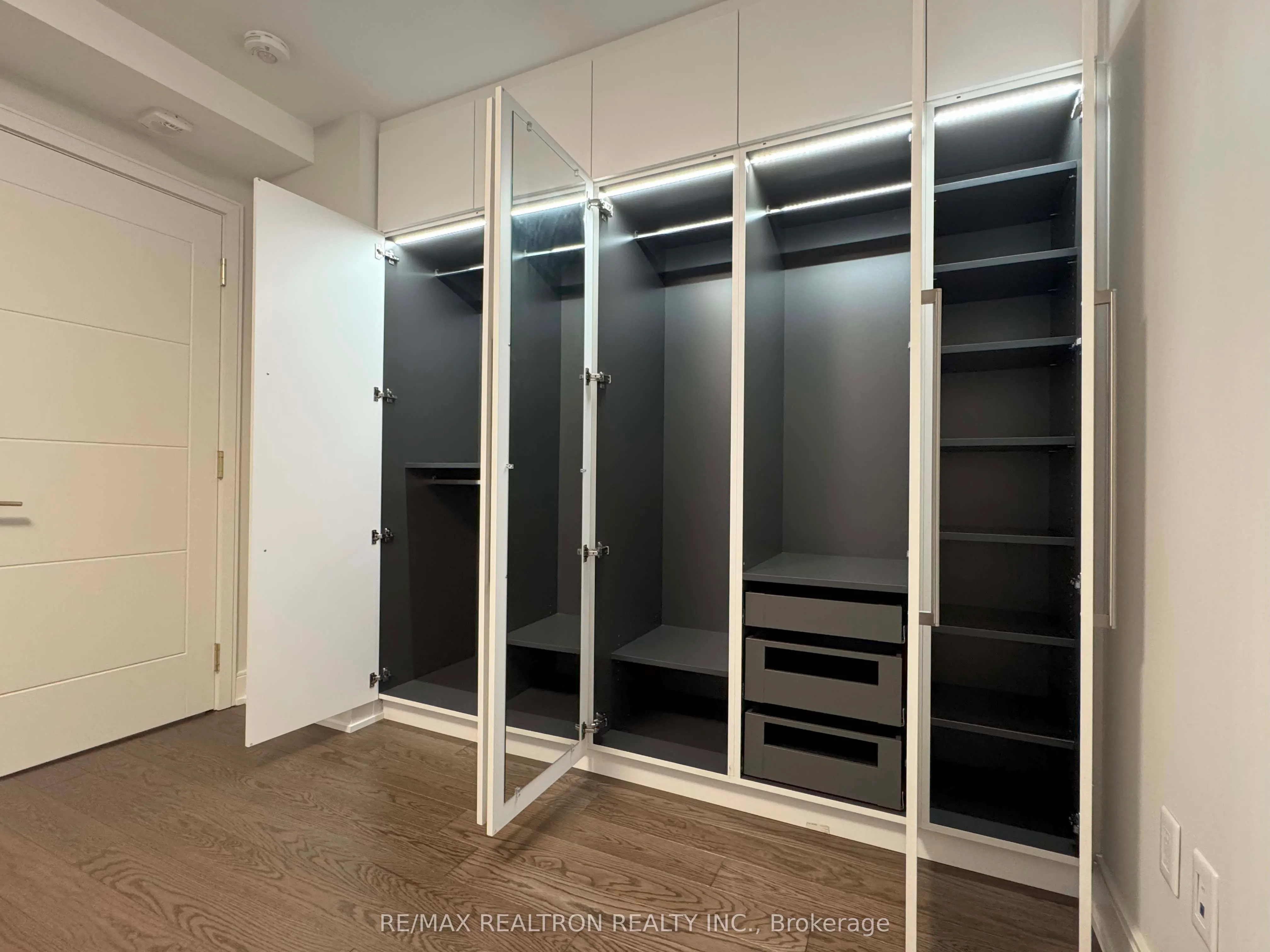 2 Clarendon Avenue, #112