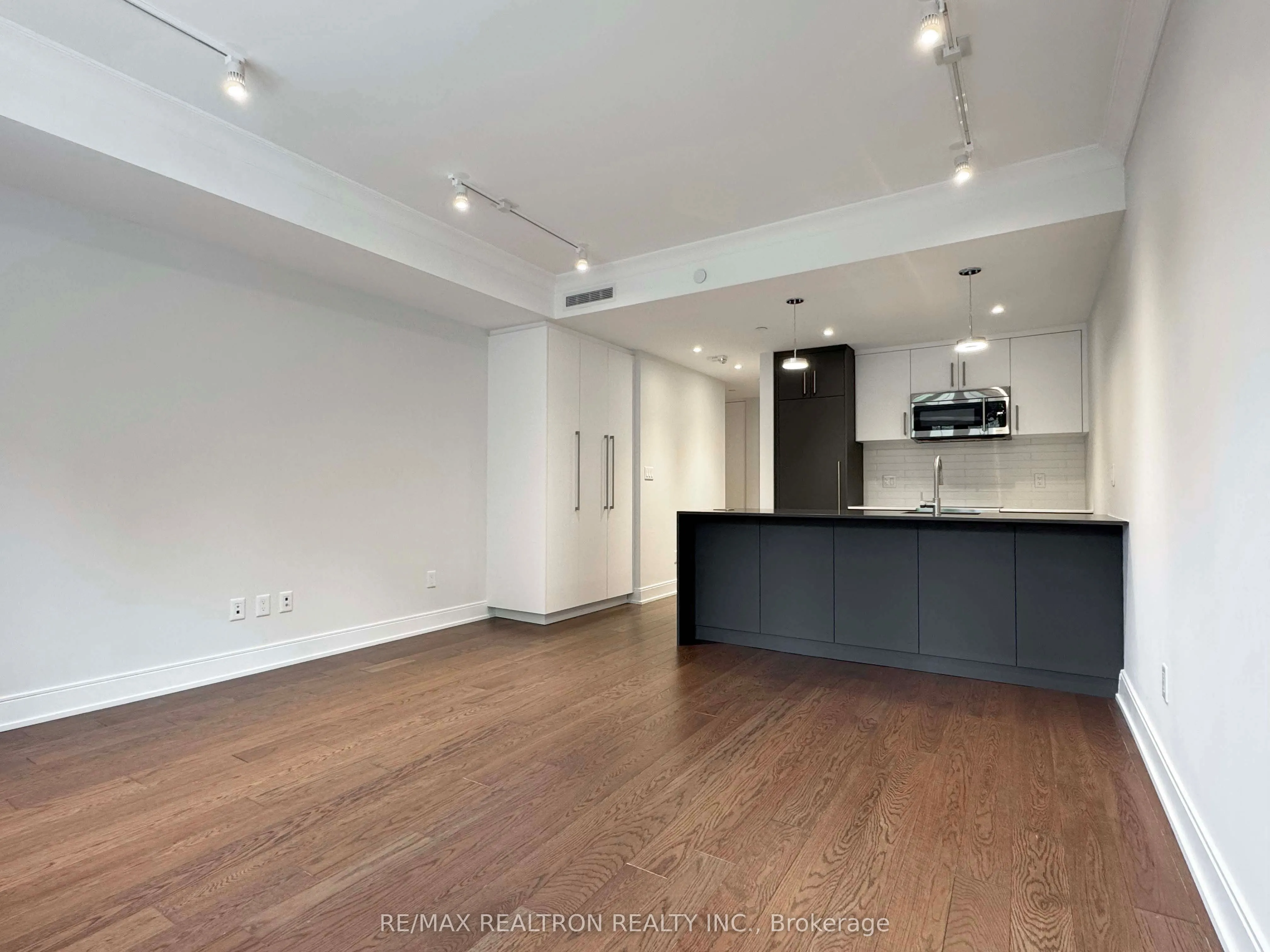 2 Clarendon Avenue, #112