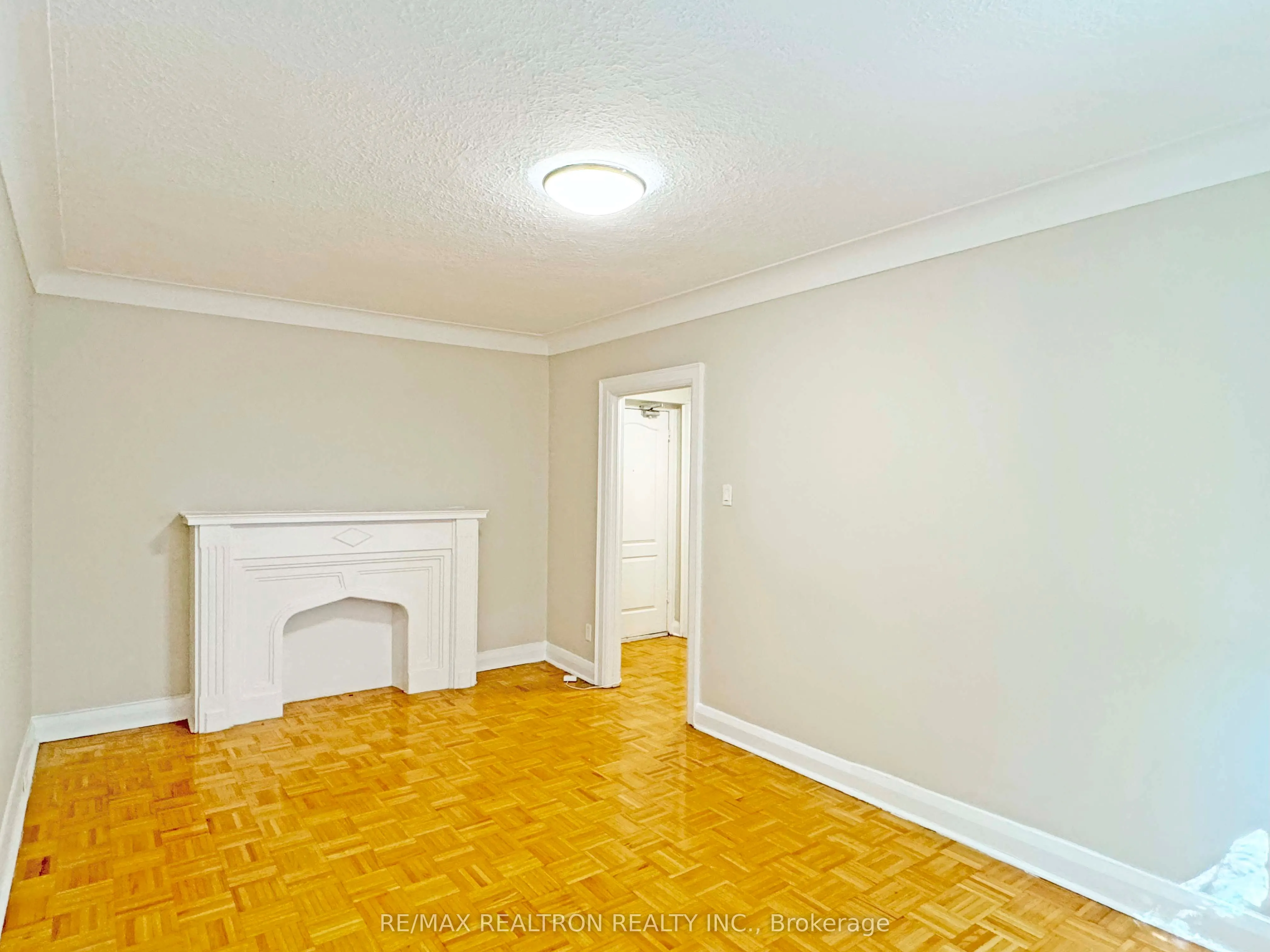 398 Avenue Road, #323