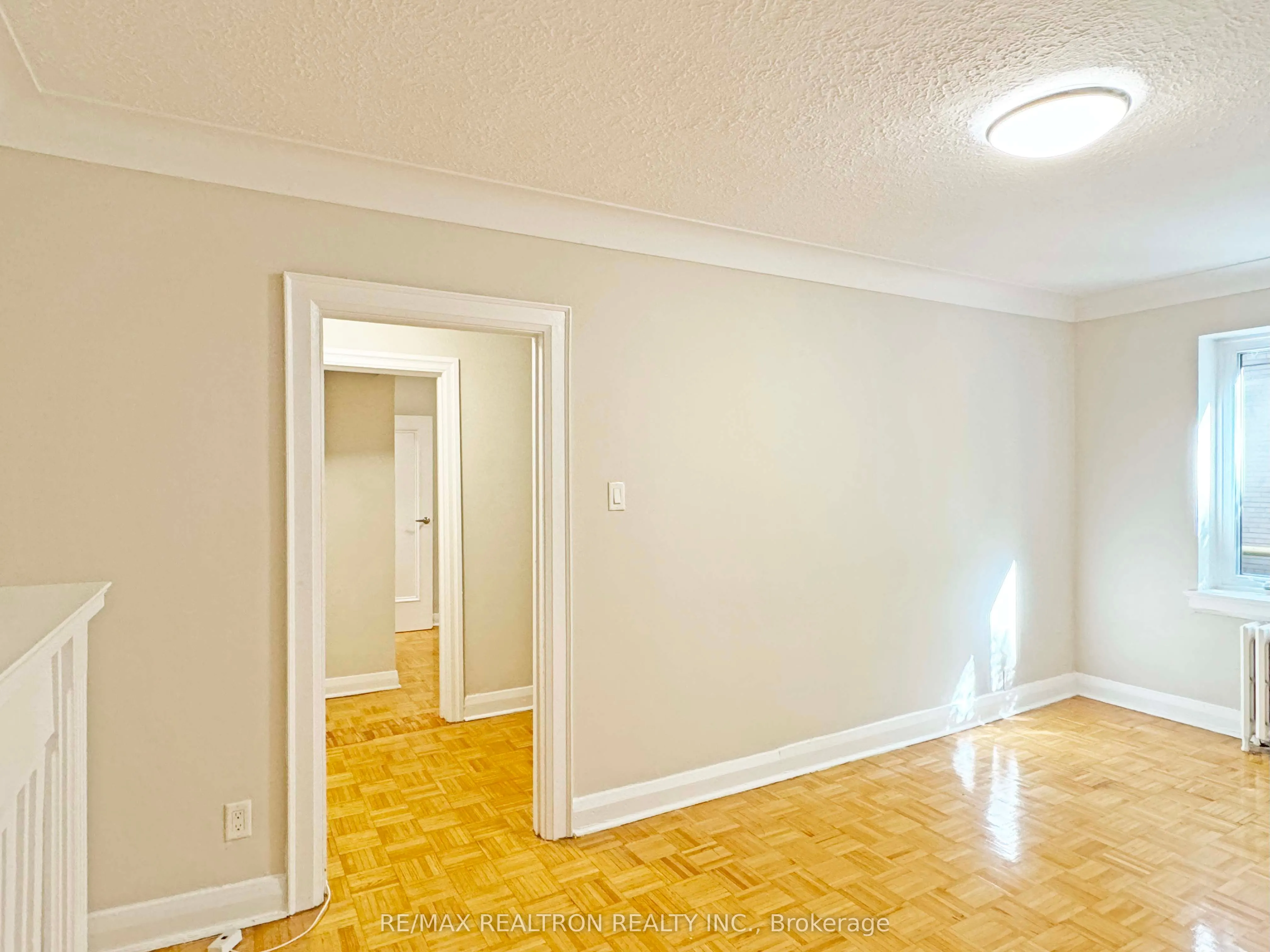 398 Avenue Road, #323