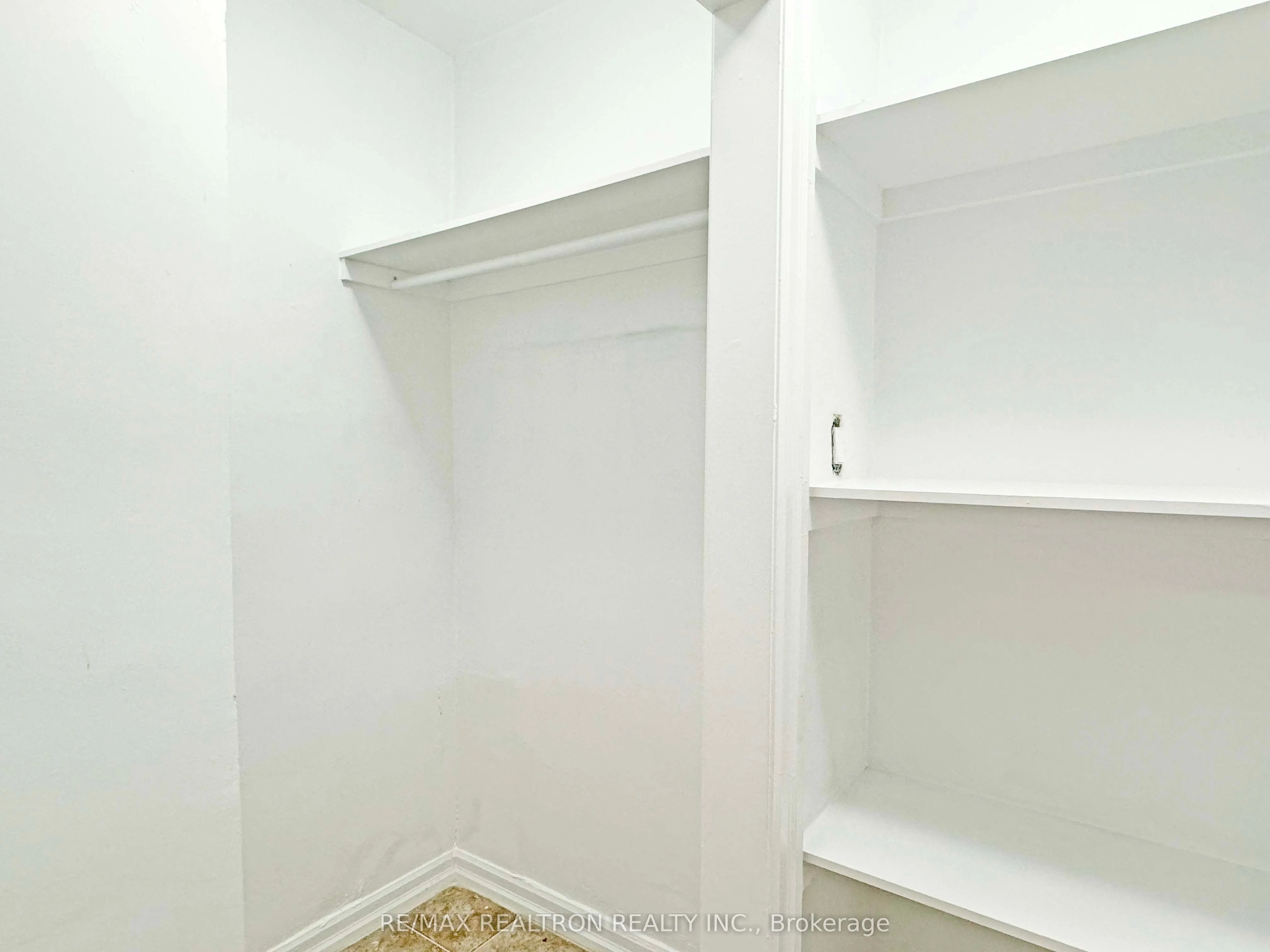 398 Avenue Road, #323