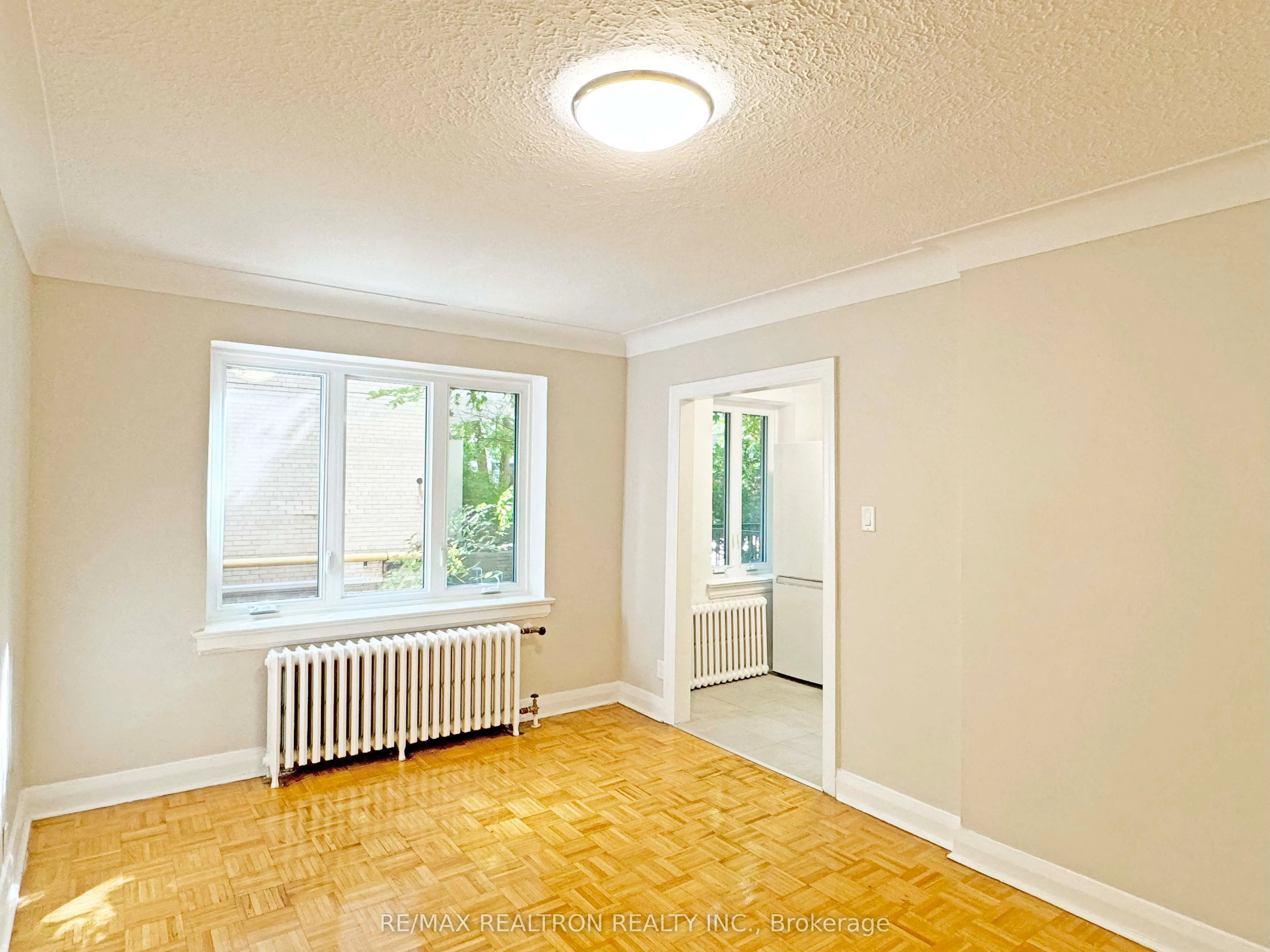 398 Avenue Road, #323