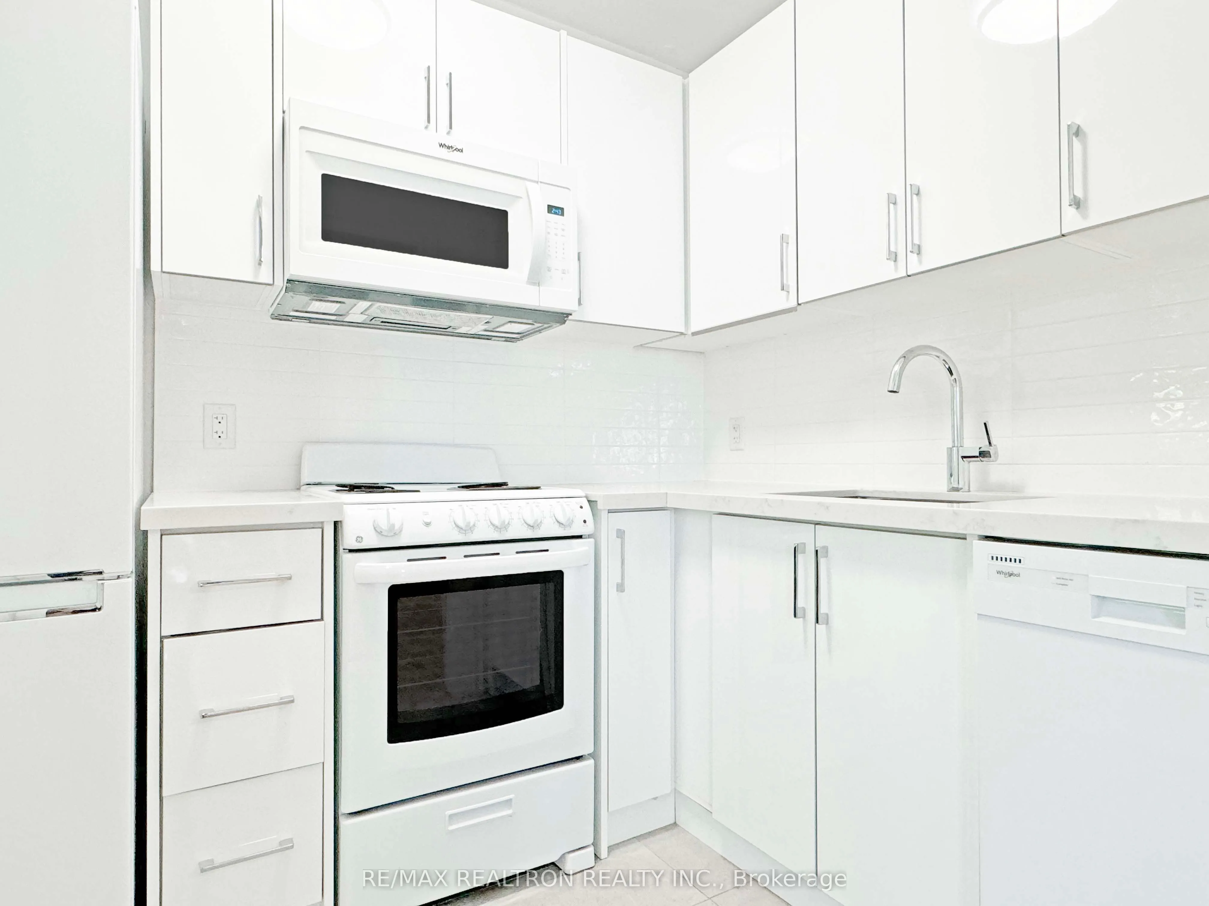 398 Avenue Road, #323