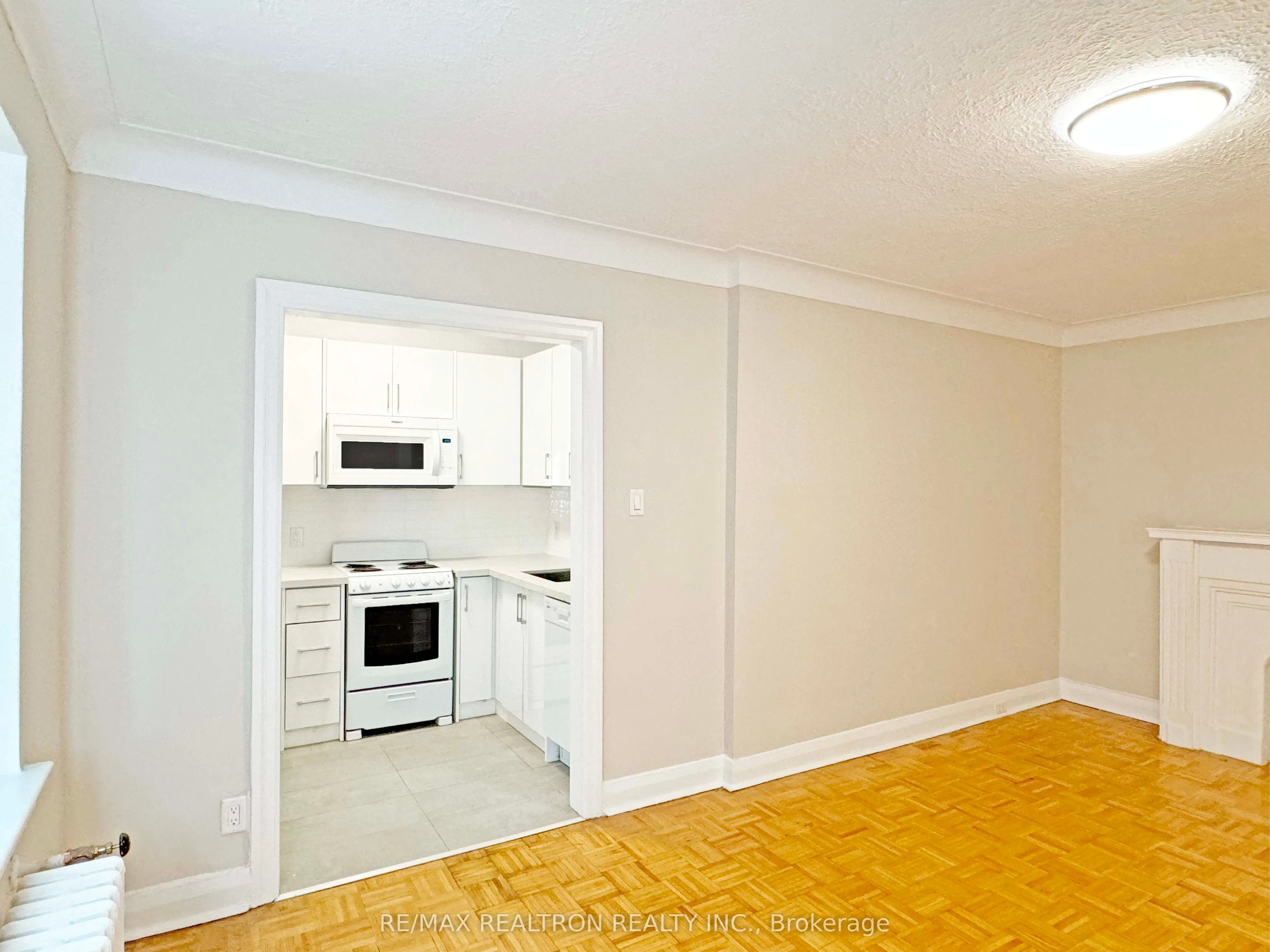 398 Avenue Road, #323