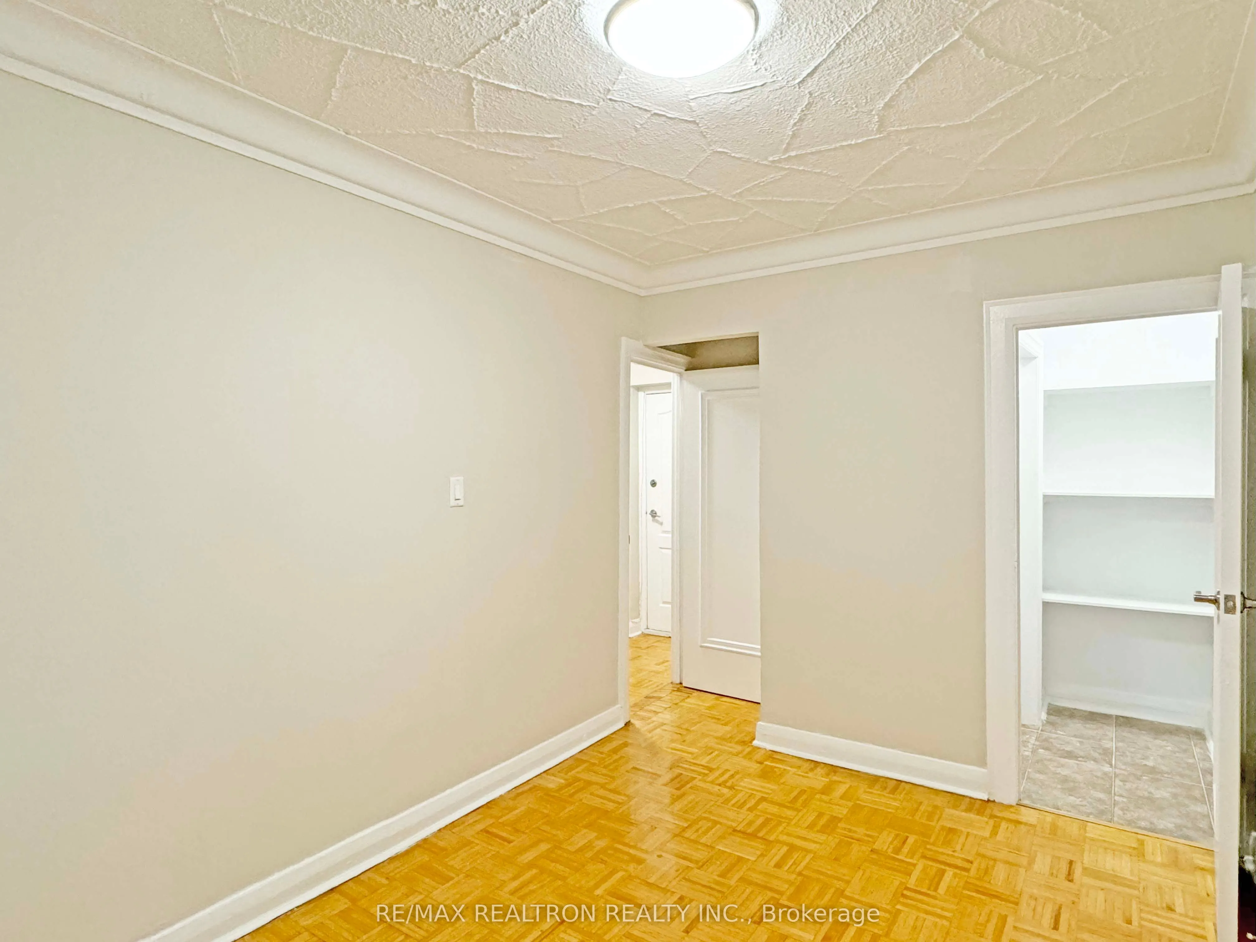 398 Avenue Road, #323