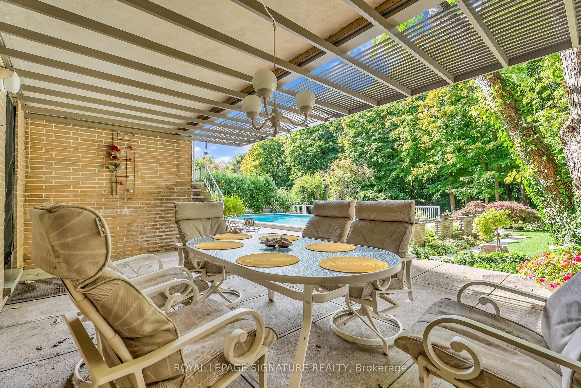 8 Silverdale Crescent