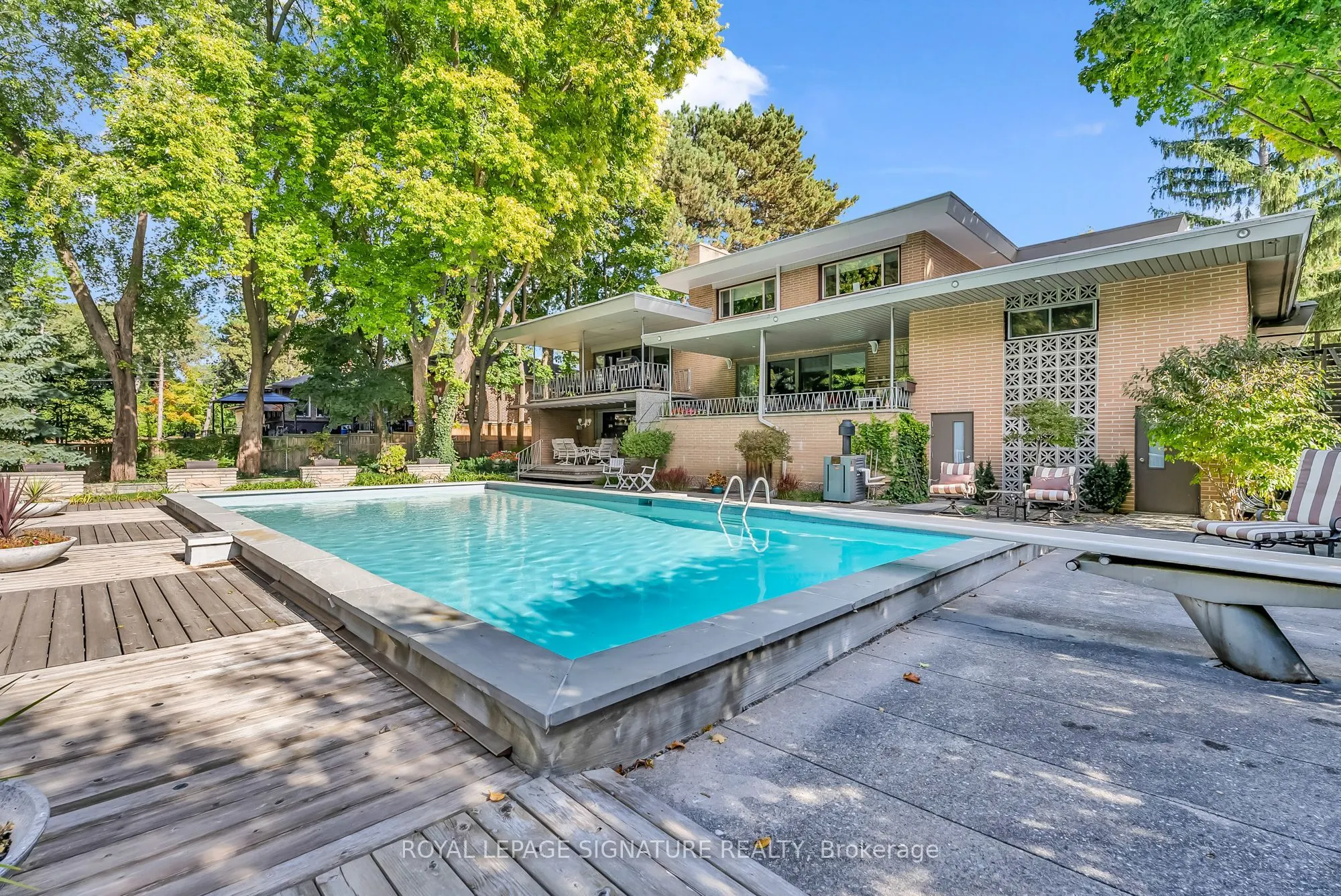 8 Silverdale Crescent
