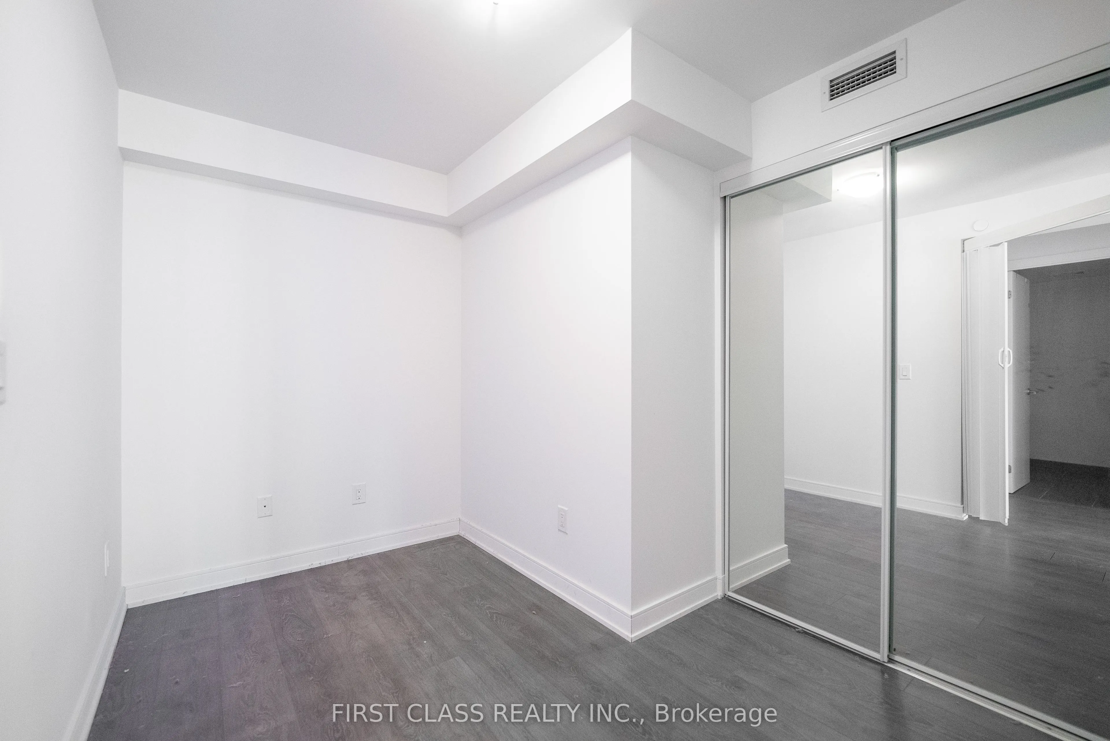 525 Adelaide Street W, #1022