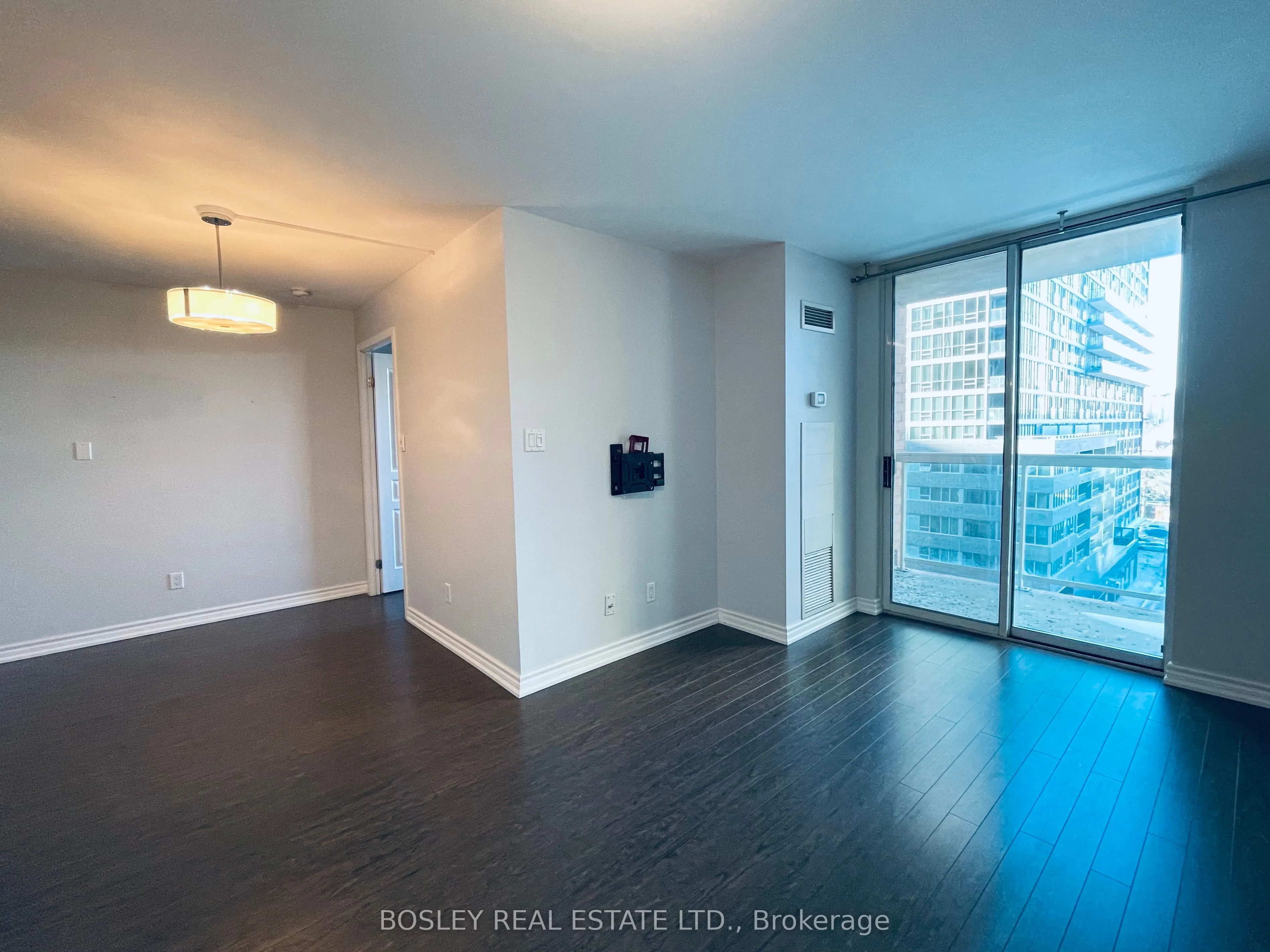 323 Richmond Street E, #807