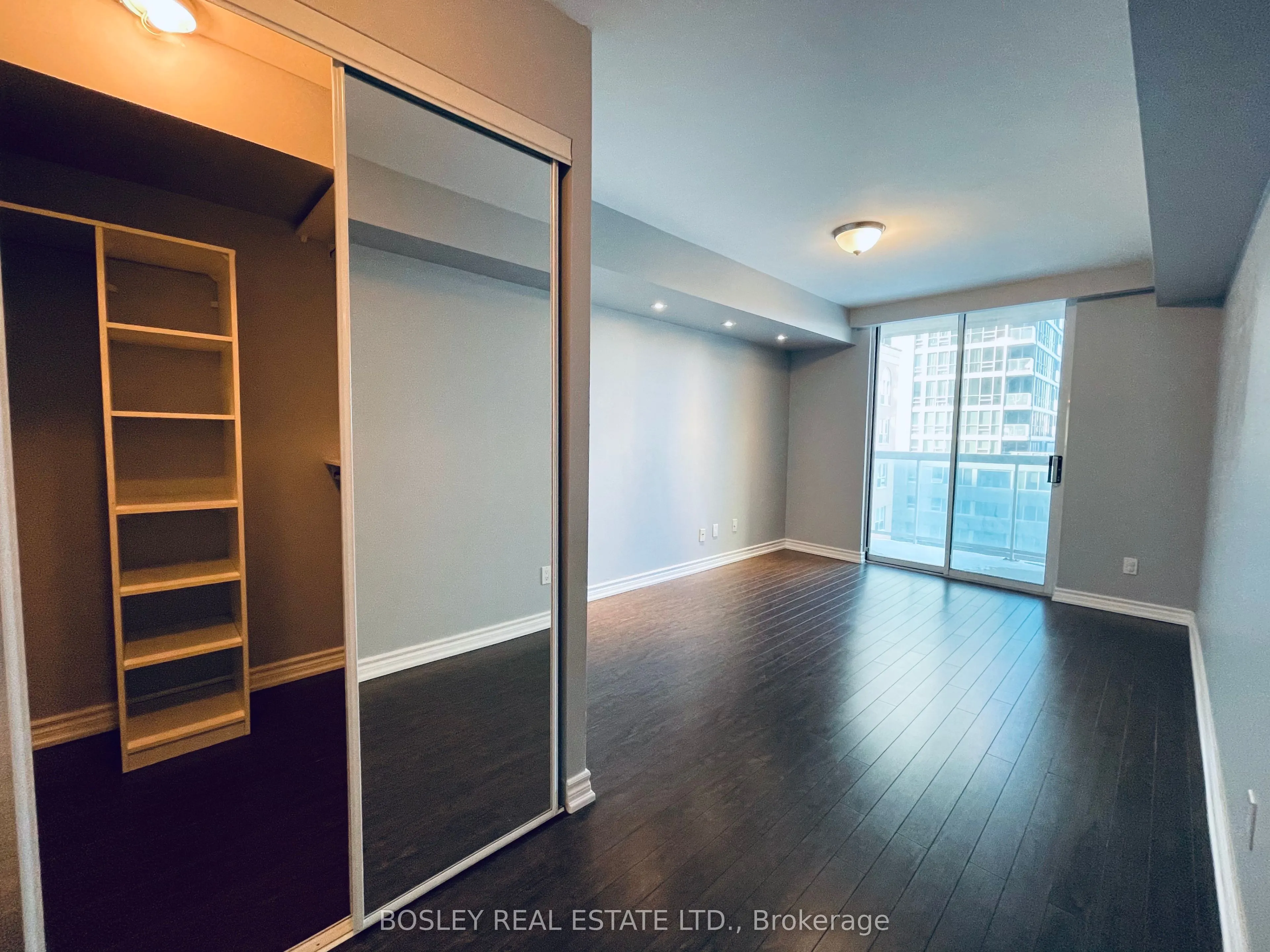323 Richmond Street E, #807