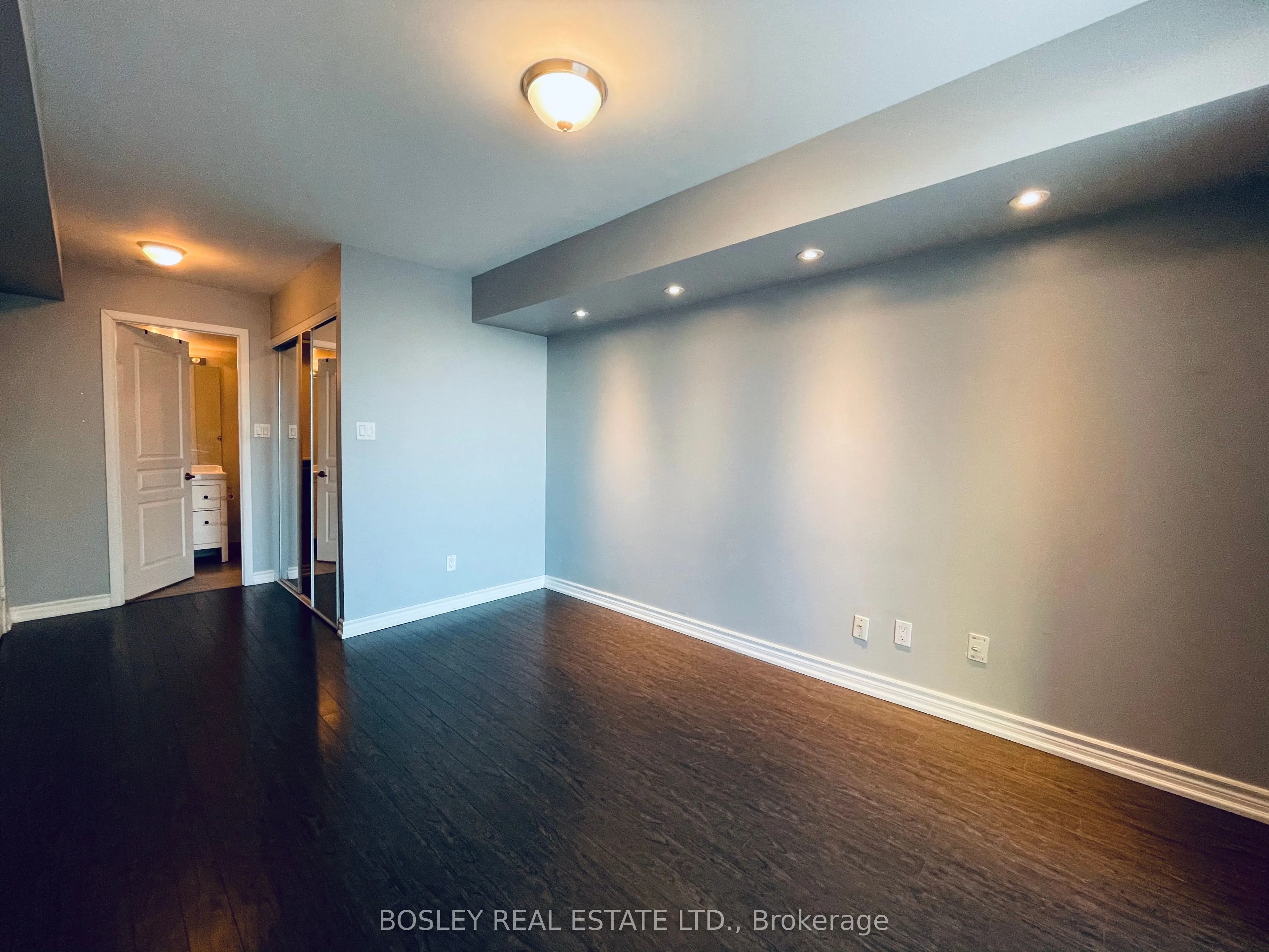 323 Richmond Street E, #807