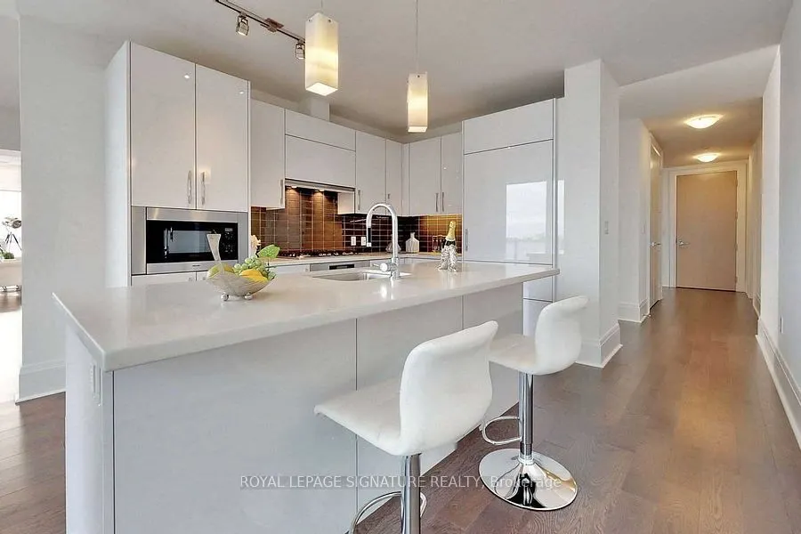 29 Queens Quay, #707