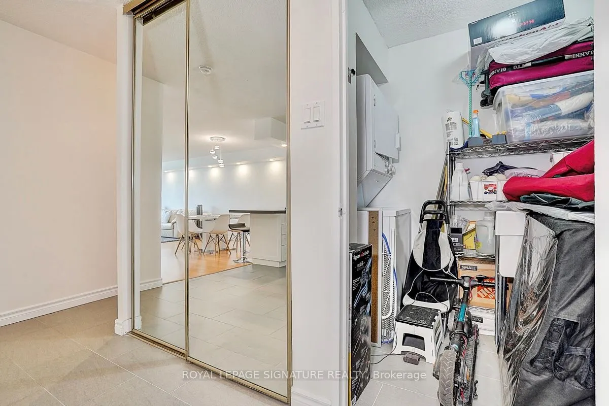 45 Carlton Street, #1209