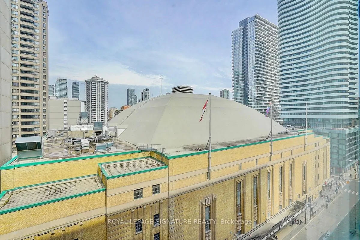 45 Carlton Street, #1209