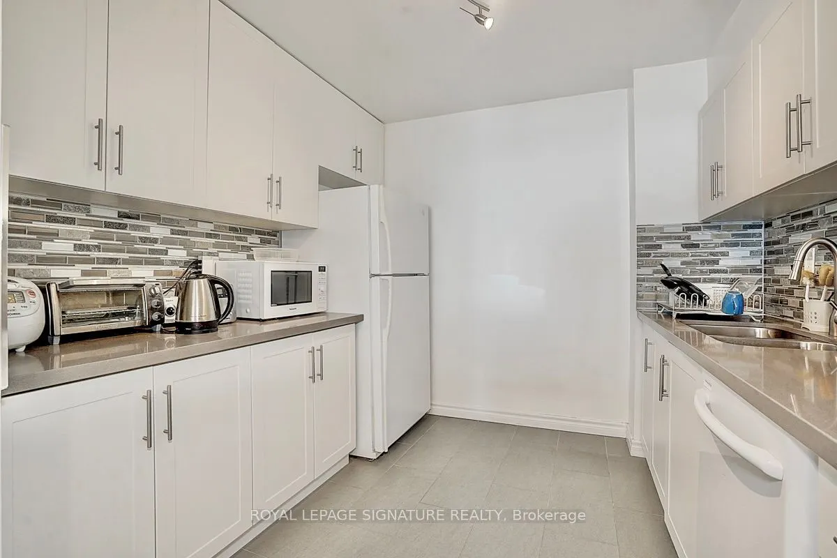45 Carlton Street, #1209