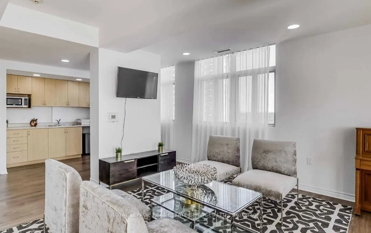 15 Maplewood Avenue, #208